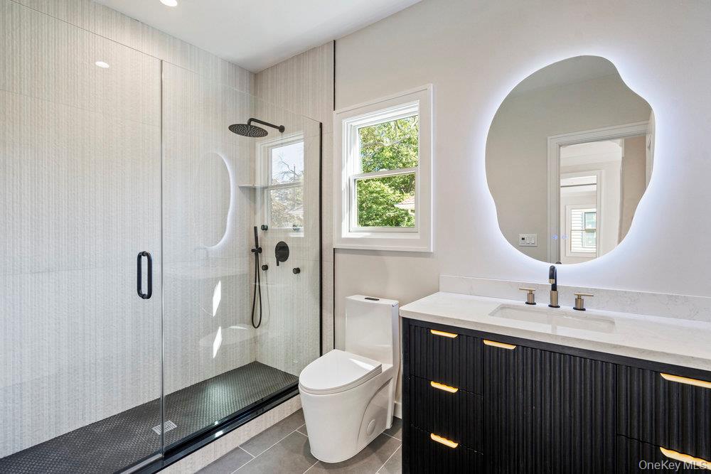 51 Netz Place, Albertson, NY 11507