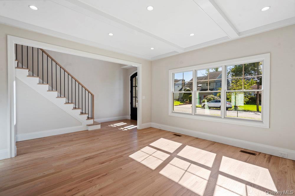 51 Netz Place, Albertson, NY 11507