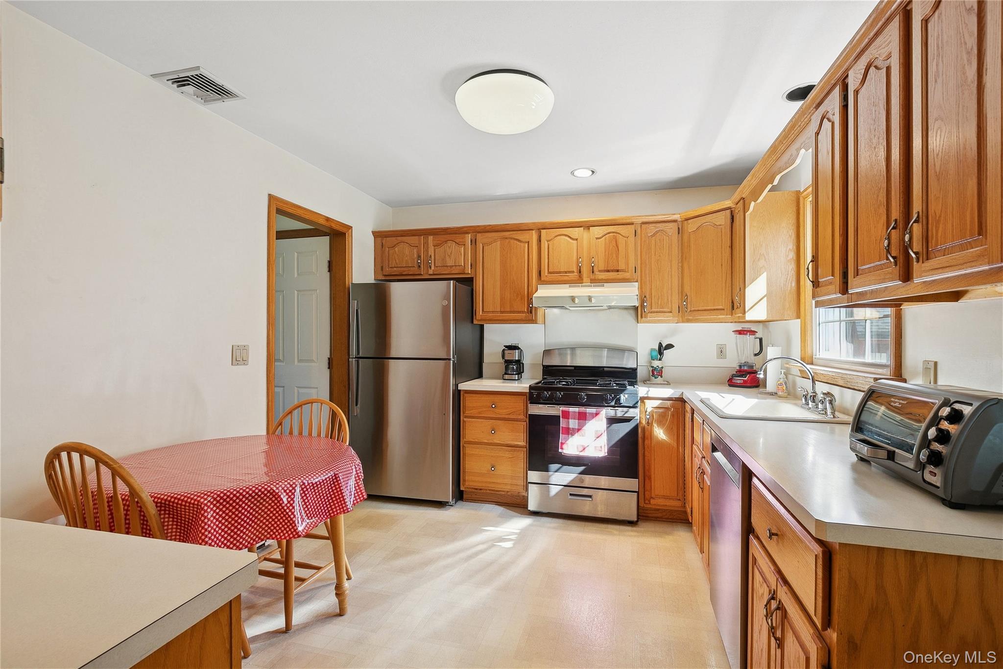 94 Mobrey Lane, Smithtown, NY 11787