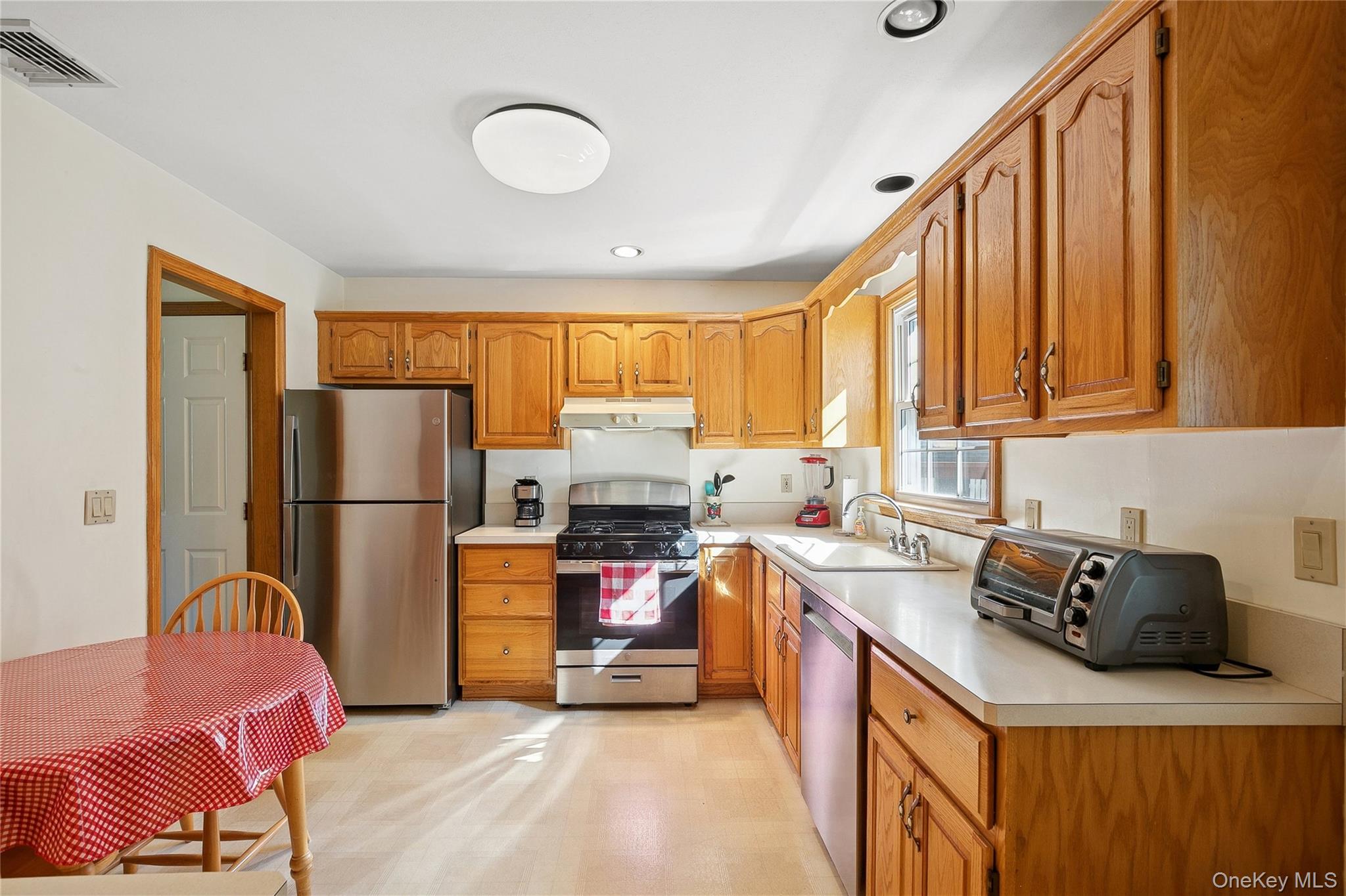 94 Mobrey Lane, Smithtown, NY 11787