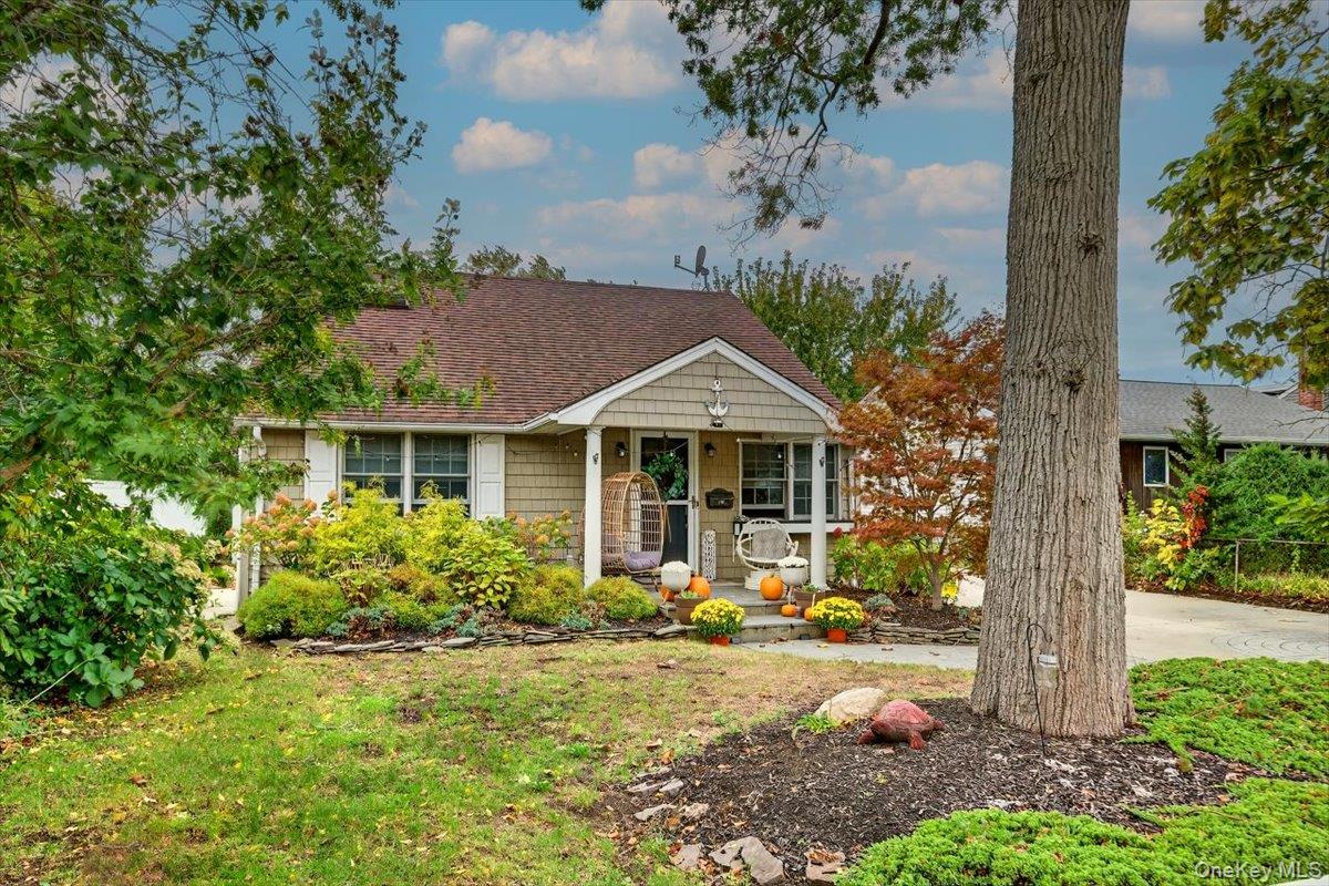 288 Cedar Avenue, Patchogue, NY 11772