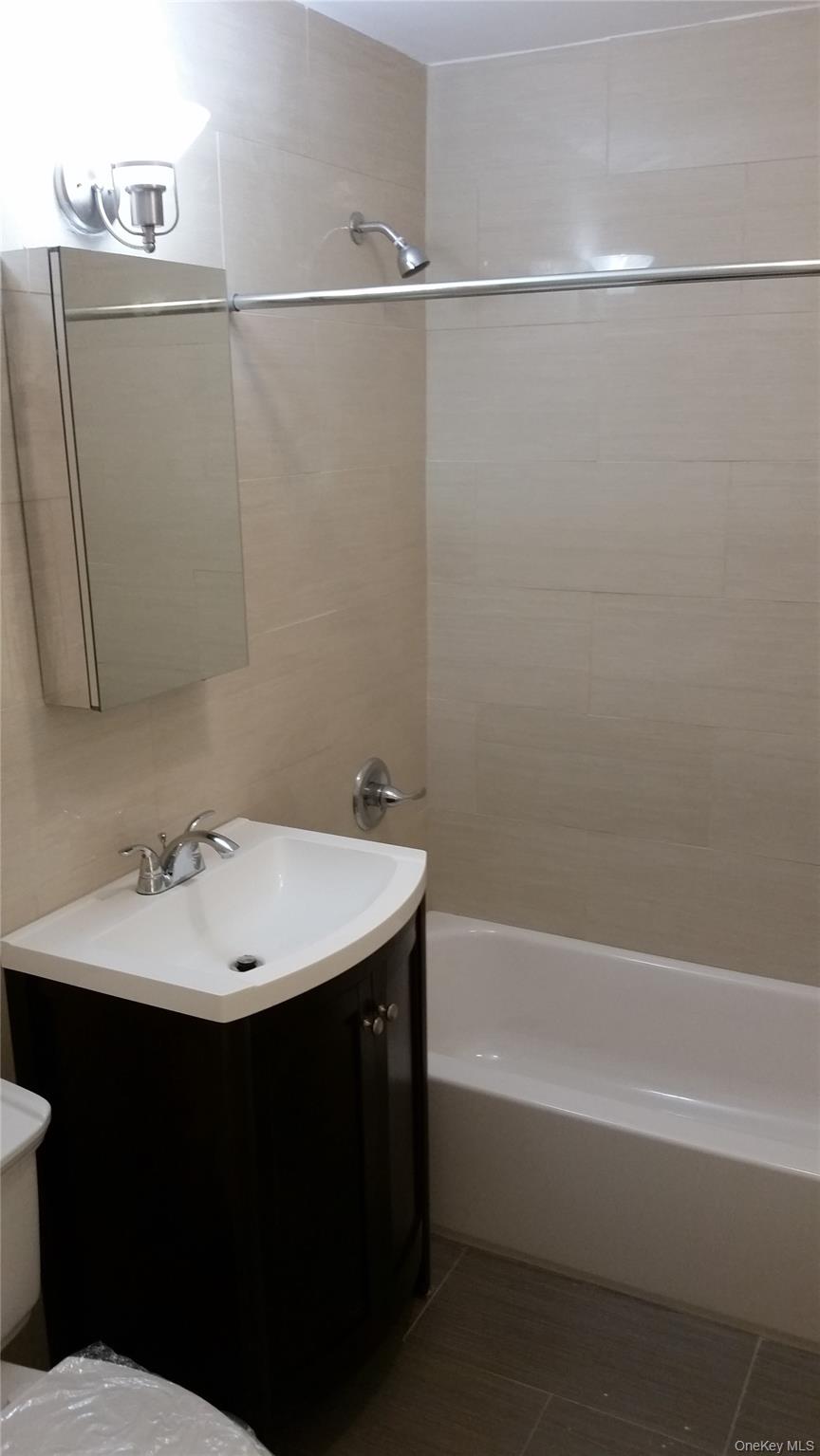 184 Kearney Avenue, Bronx, NY 10465