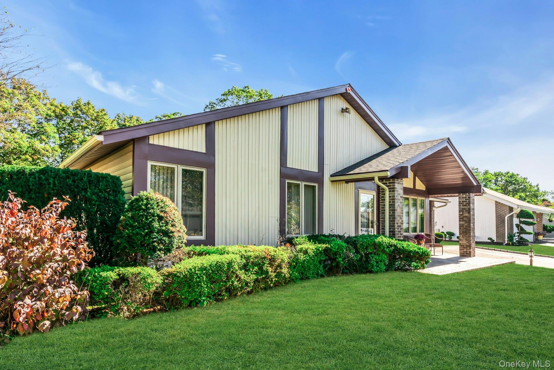 36 Summerwood Road, Holbrook, NY 11741