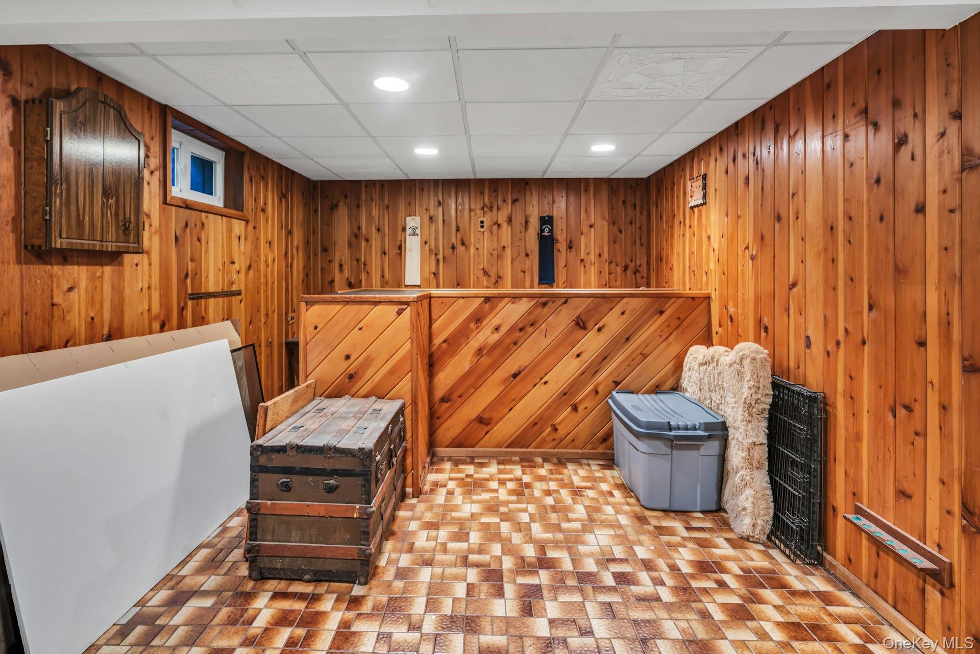 36 Summerwood Road, Holbrook, NY 11741