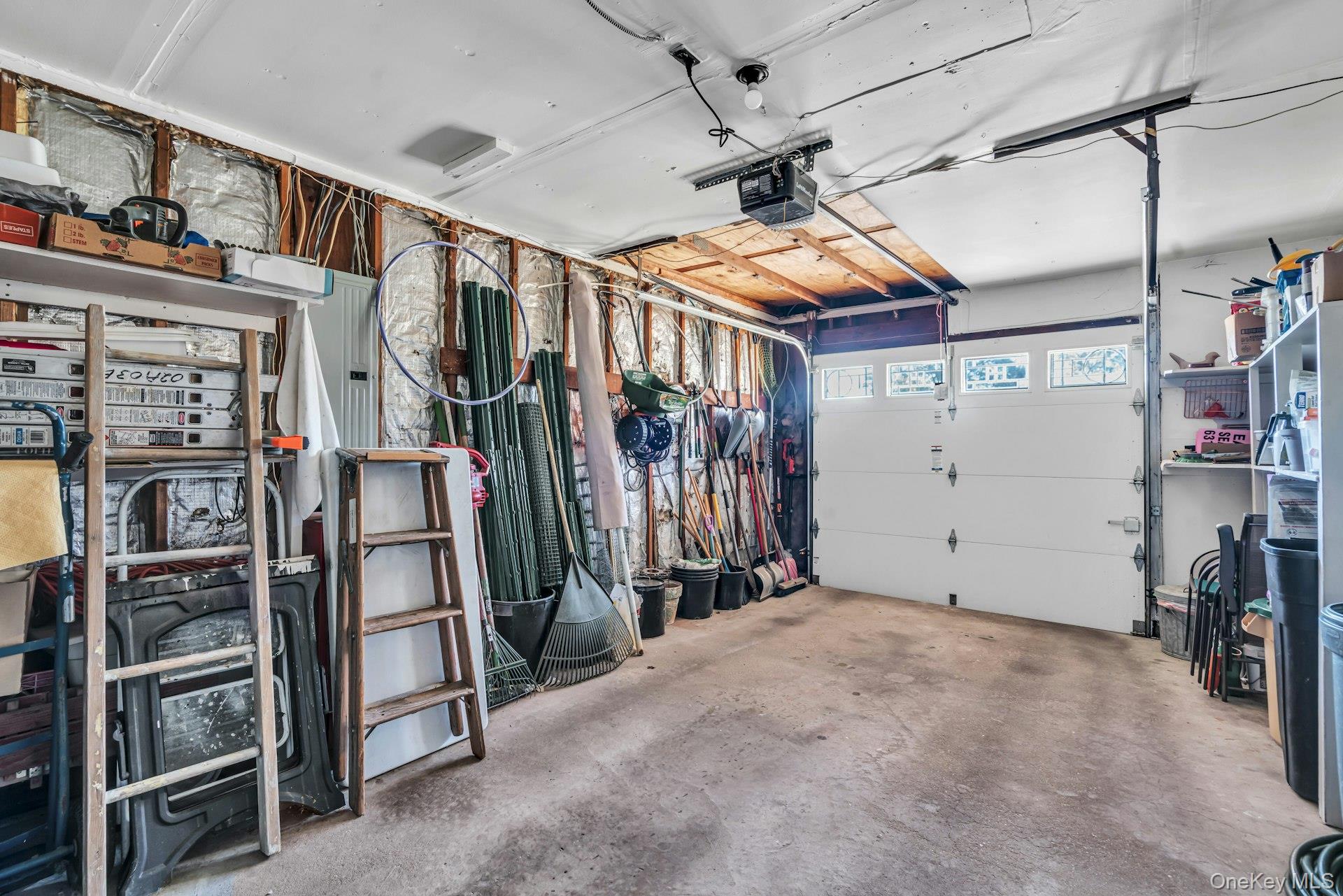 36 Summerwood Road, Holbrook, NY 11741