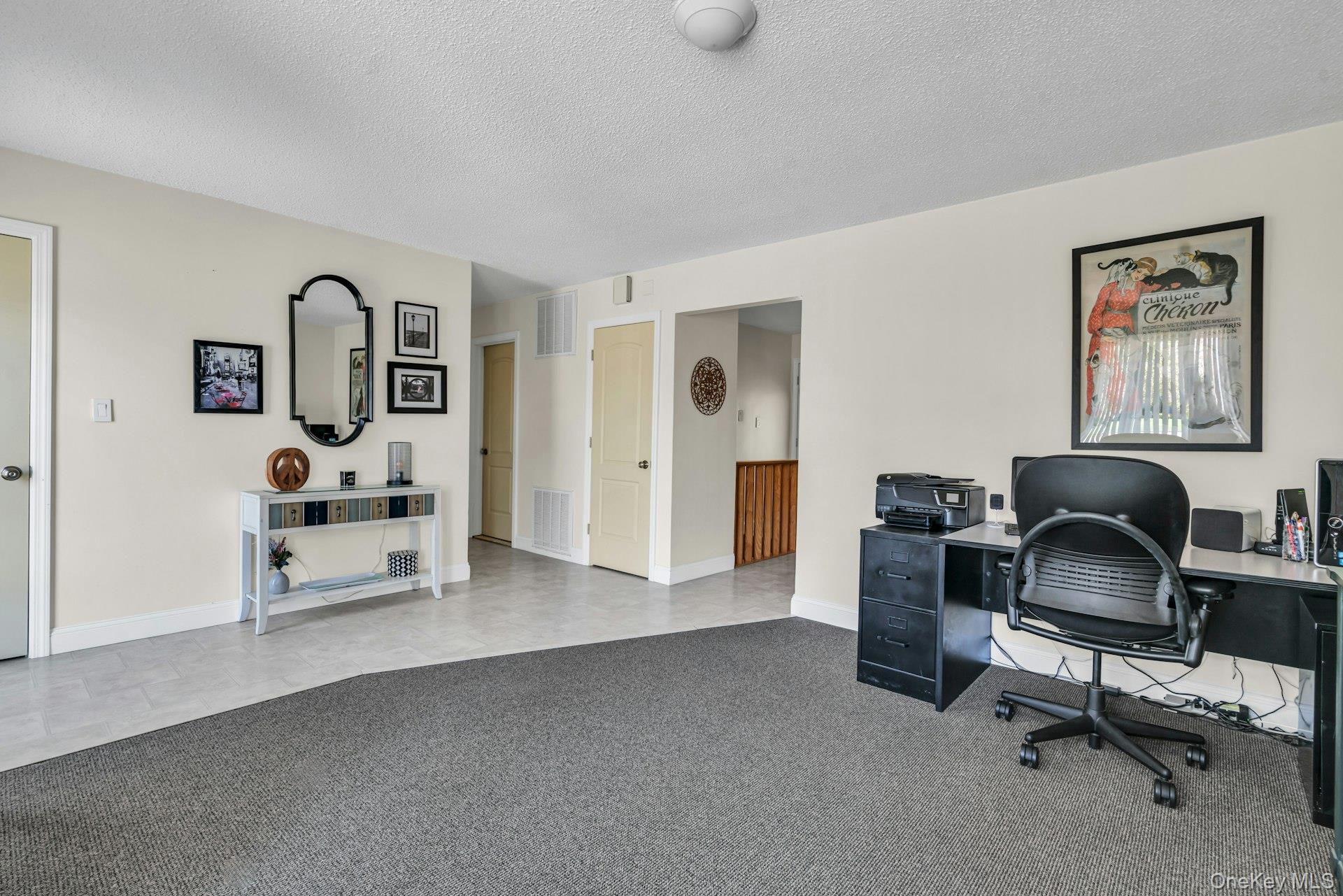 36 Summerwood Road, Holbrook, NY 11741