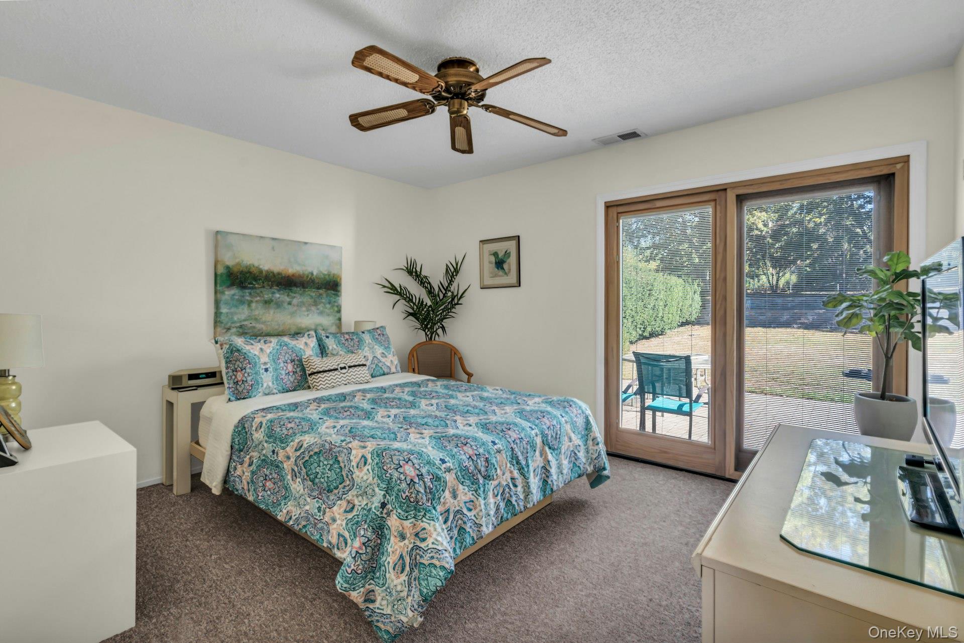 36 Summerwood Road, Holbrook, NY 11741