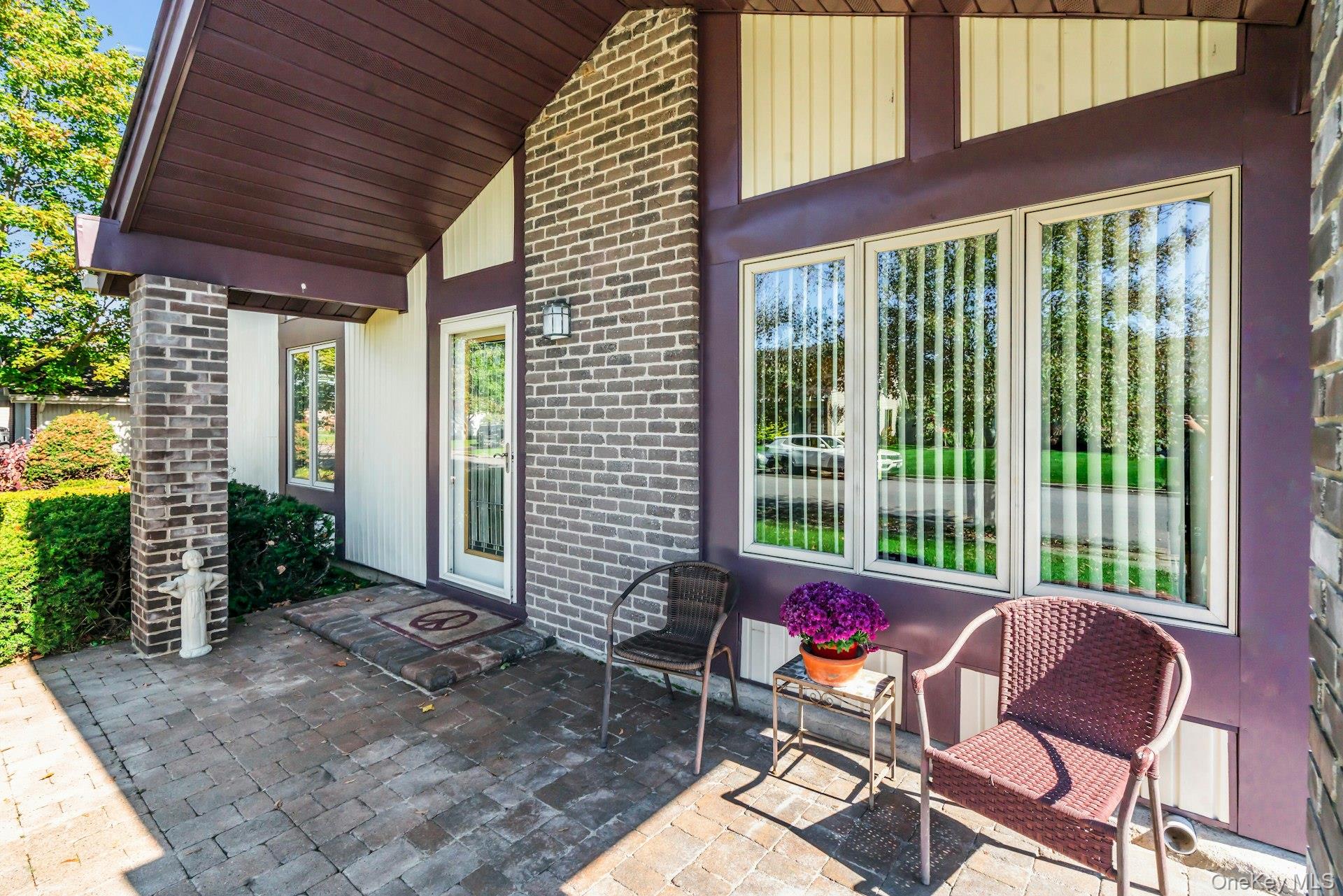 36 Summerwood Road, Holbrook, NY 11741