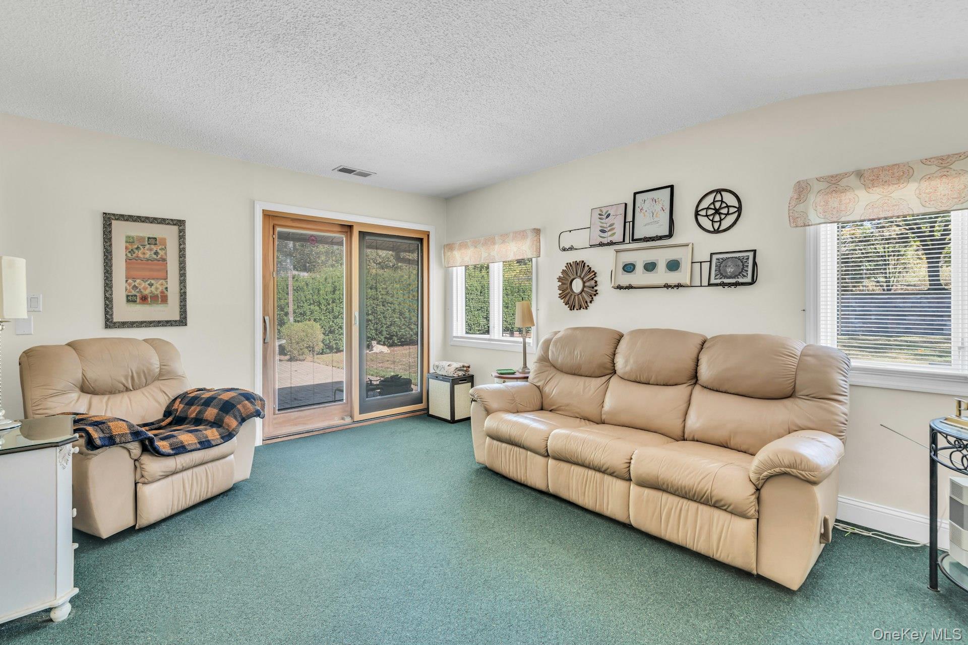 36 Summerwood Road, Holbrook, NY 11741