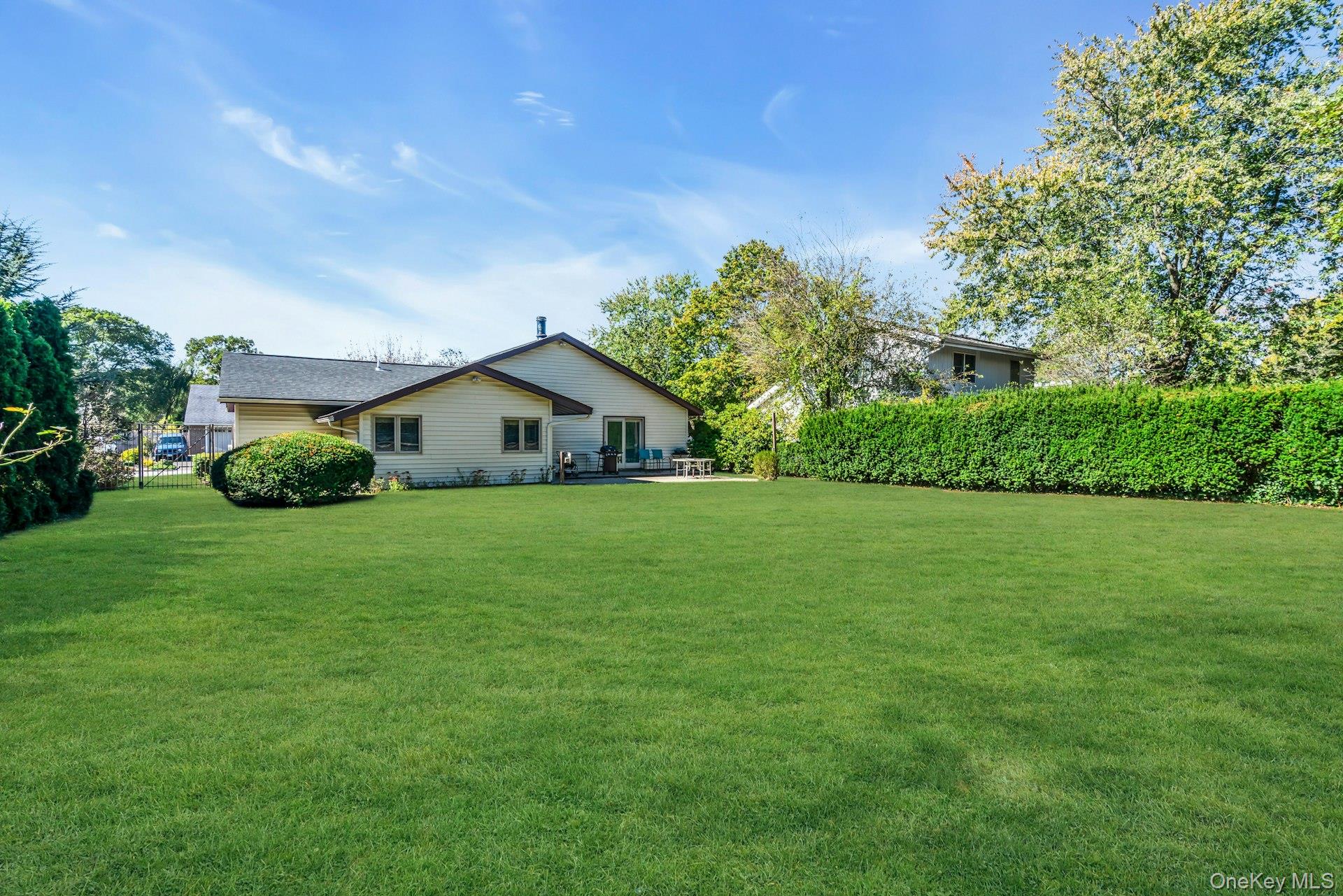 36 Summerwood Road, Holbrook, NY 11741