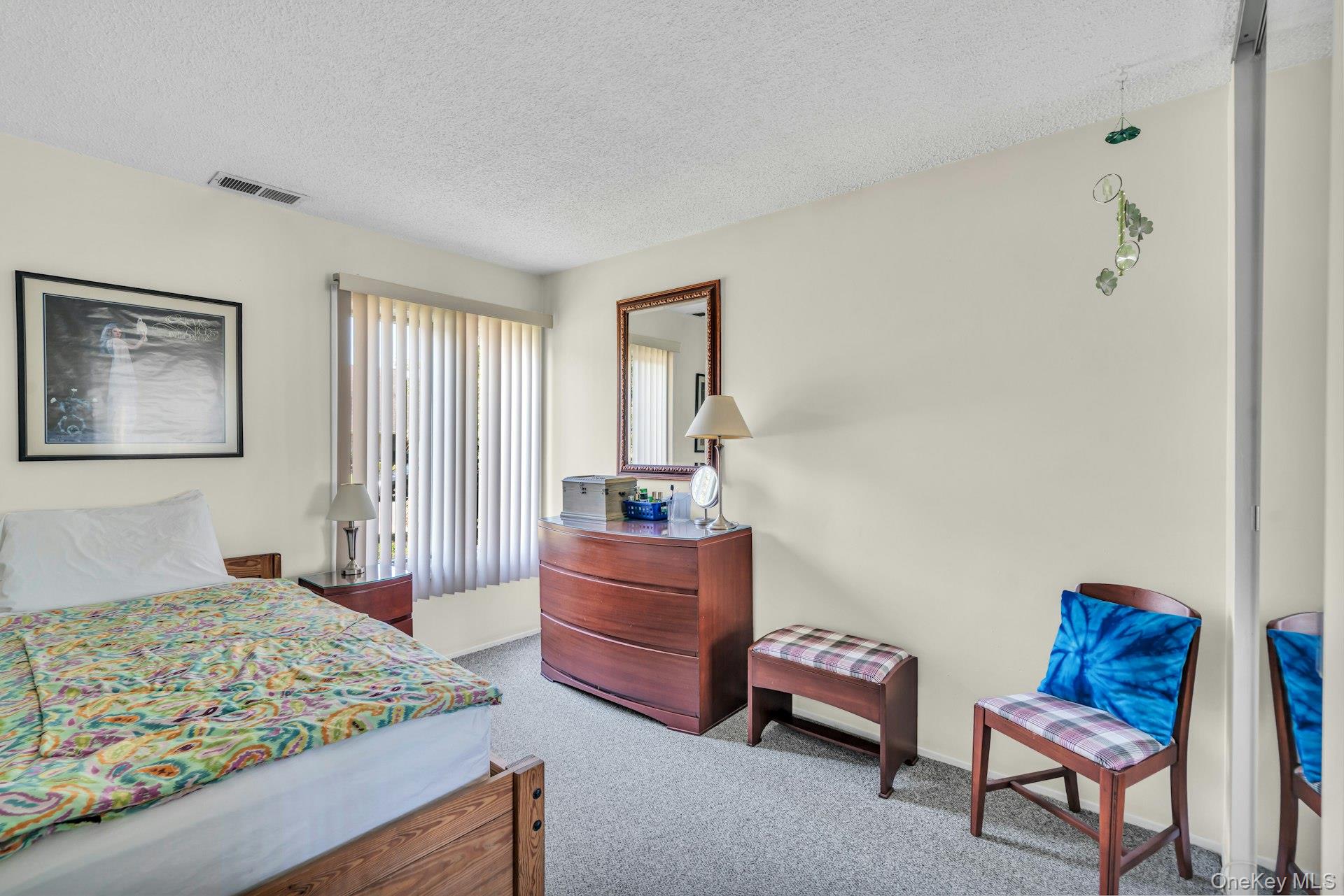 36 Summerwood Road, Holbrook, NY 11741