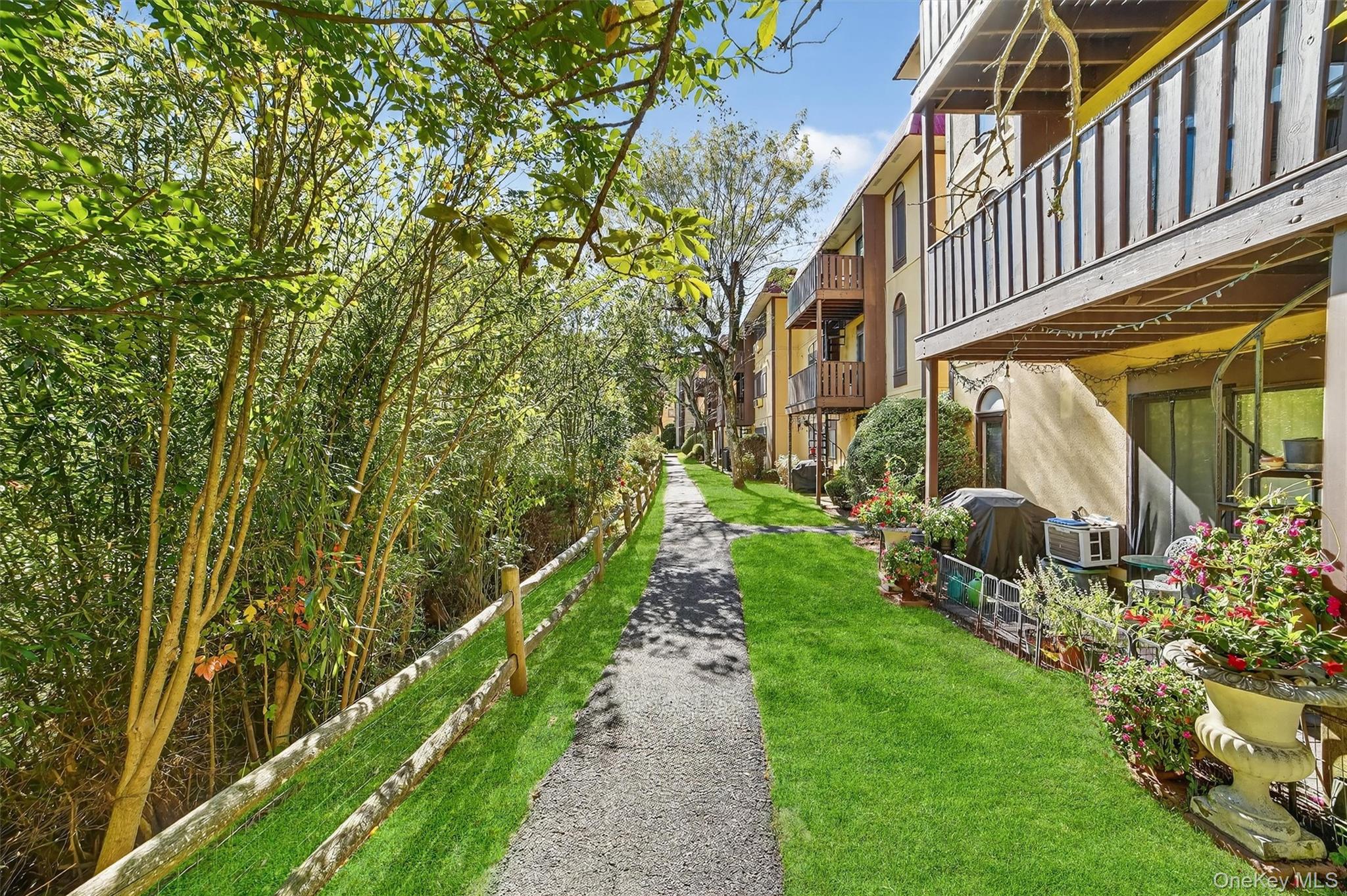 1 Granada Crescent # 6, White Plains, NY 10603