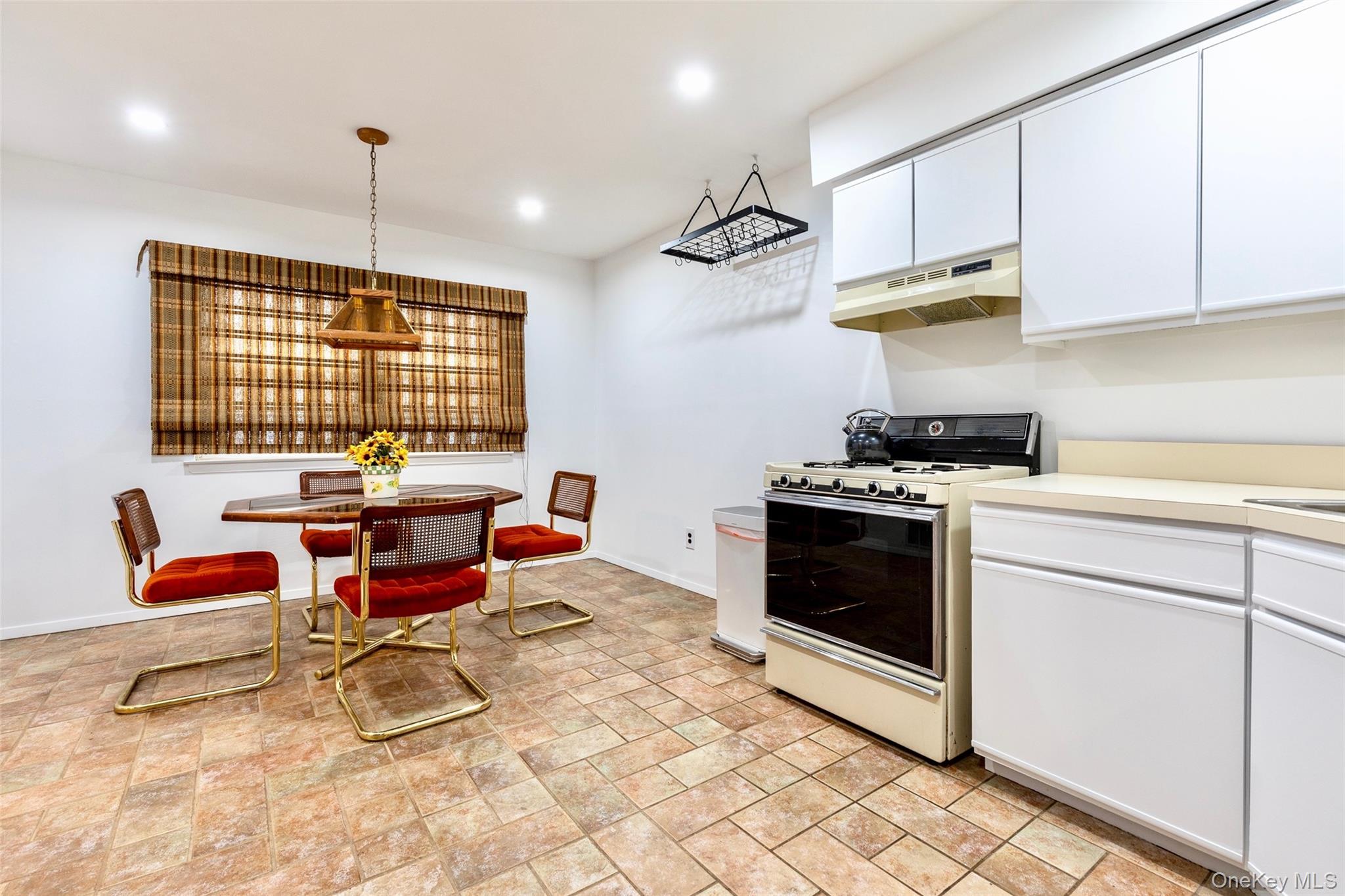 280 Franklin Avenue # 11, Franklin Square, NY 11010