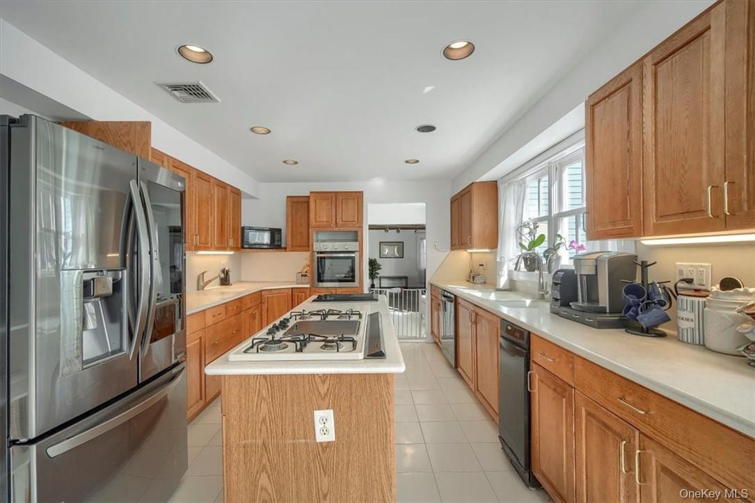 10 High Tor Road, New City, NY 10956