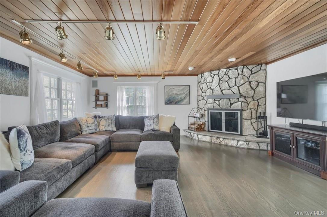 10 High Tor Road, New City, NY 10956