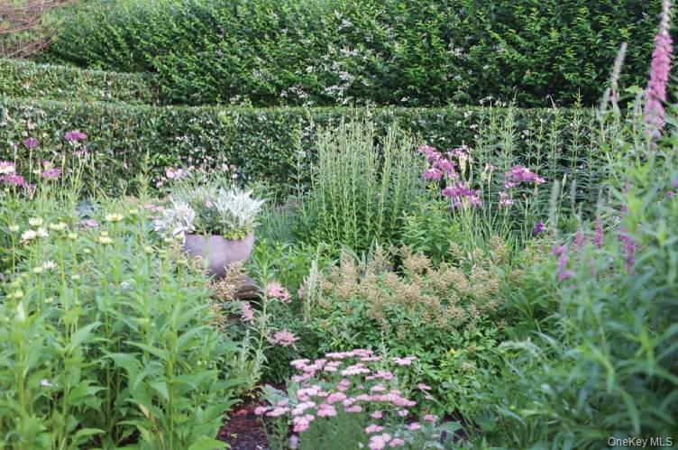 379 Mitchell Lane, Bridgehampton, NY 11932