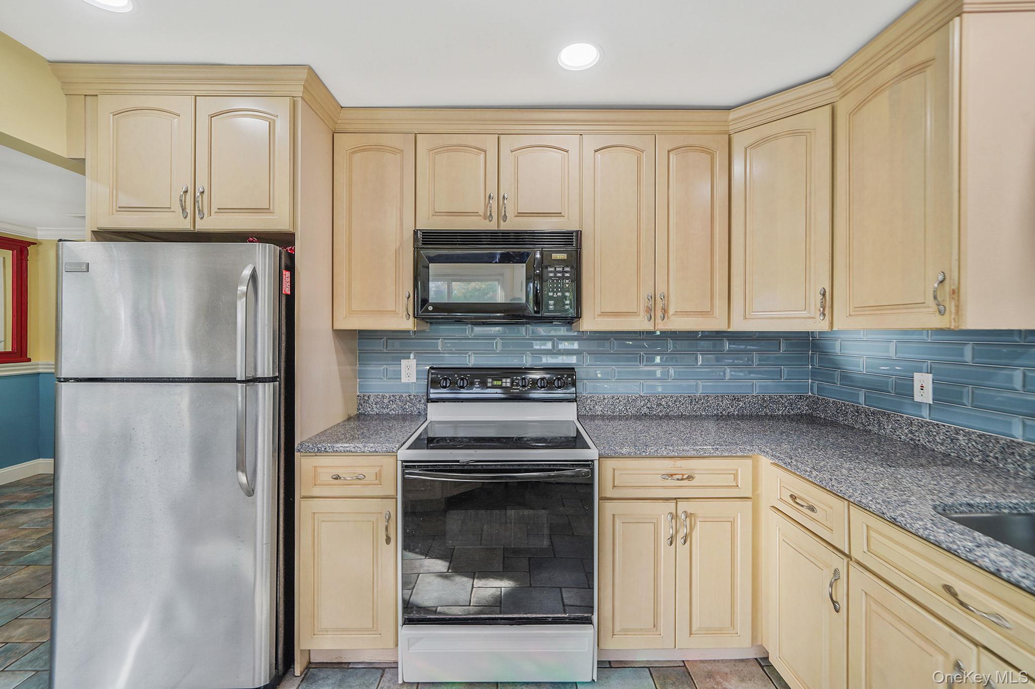 430 14th Street, West Babylon, NY 11704