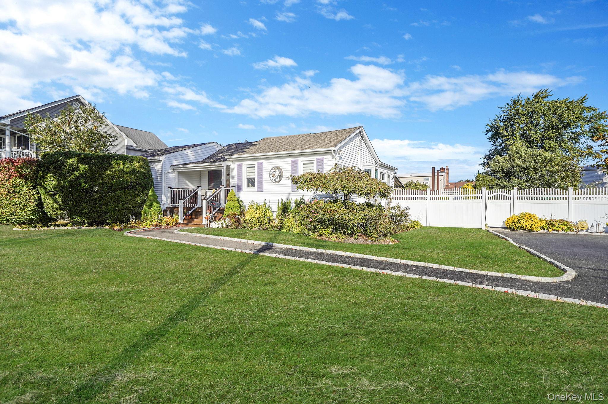 430 14th Street, West Babylon, NY 11704