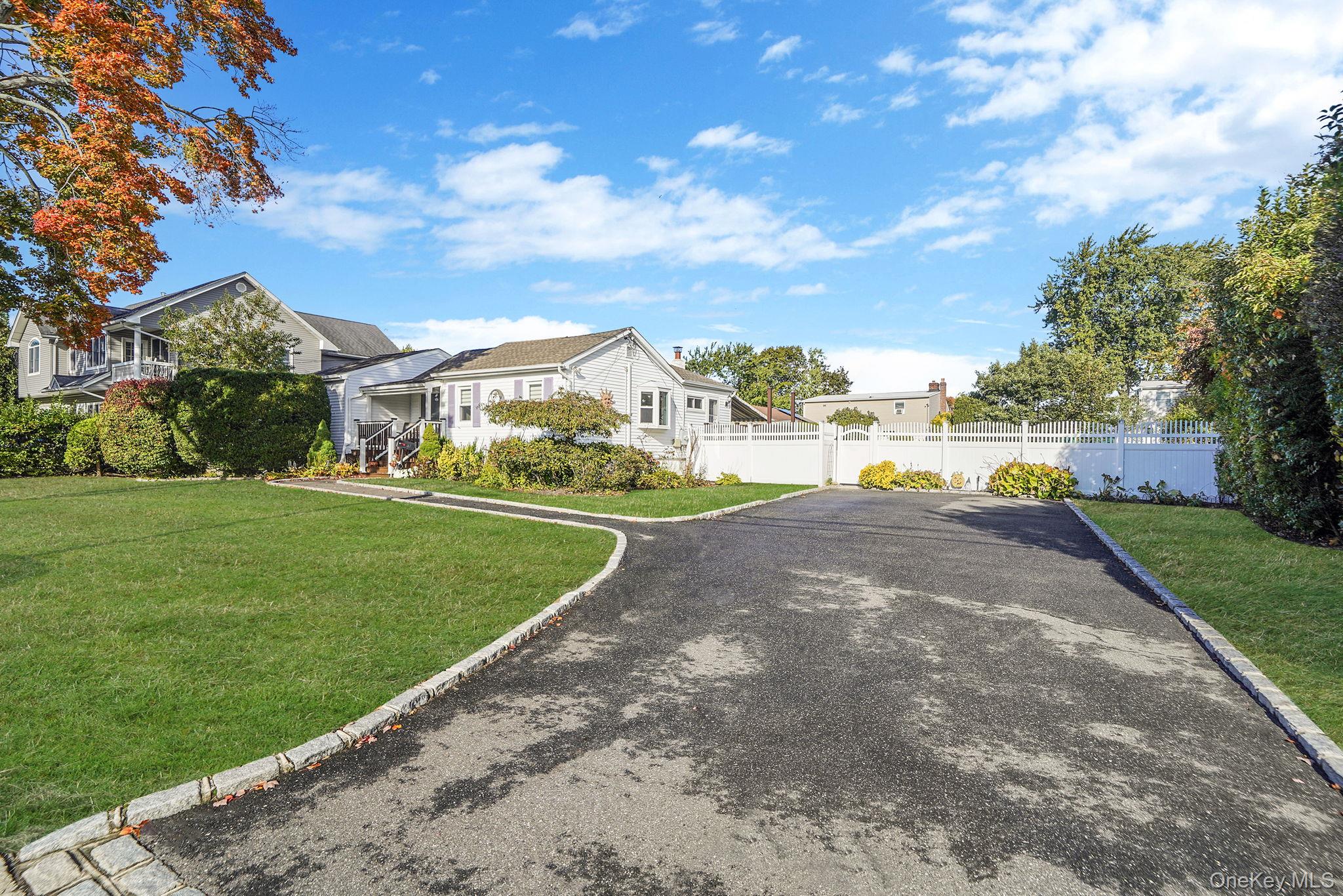 430 14th Street, West Babylon, NY 11704