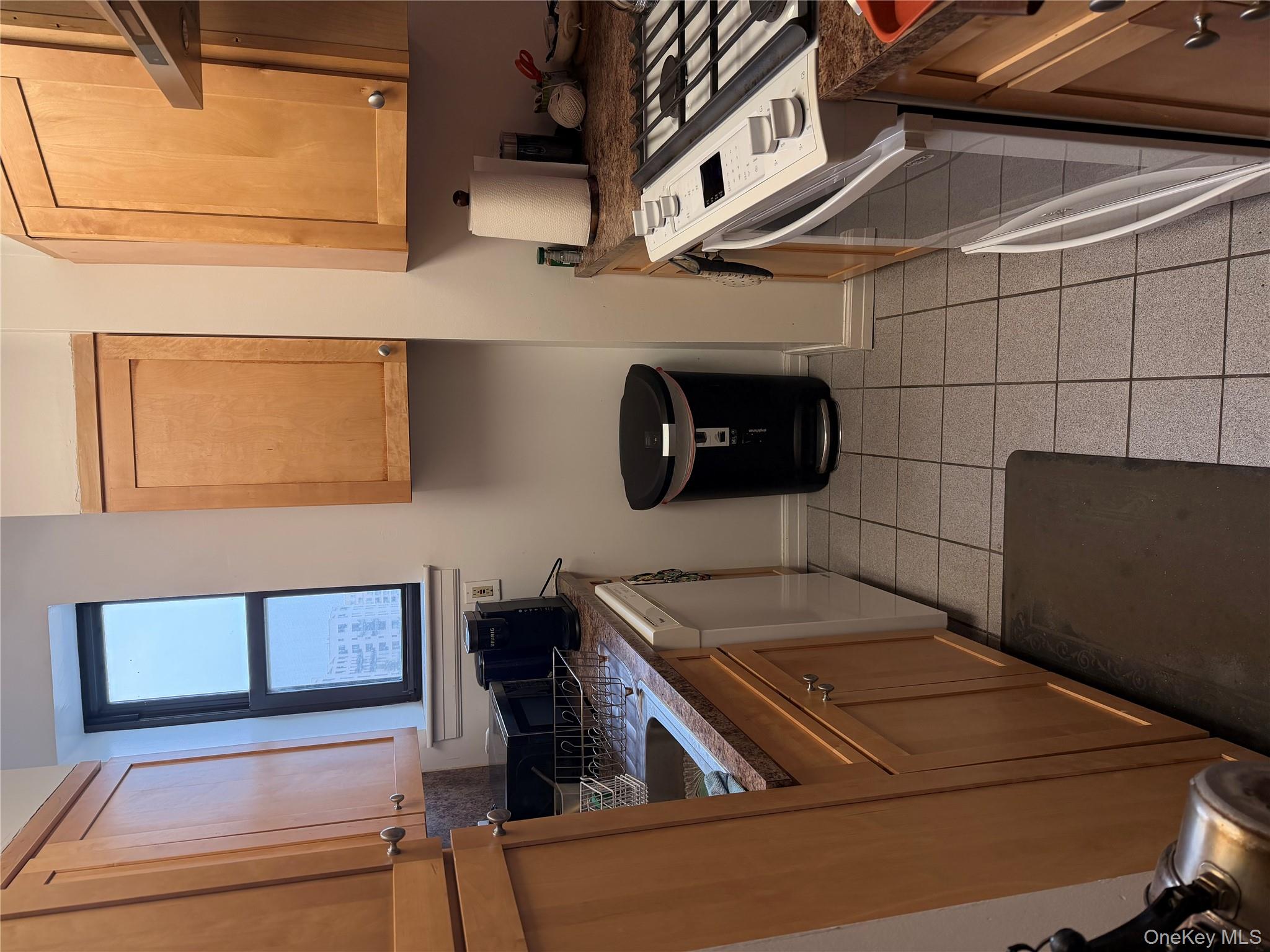 25 W Broadway # 415, Long Beach, NY 11561