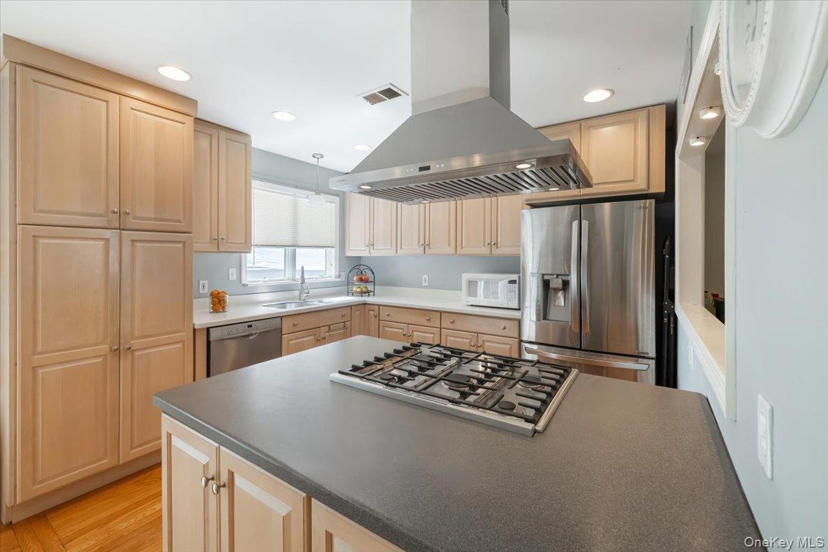 21 Van Orden Avenue, Suffern, NY 10901