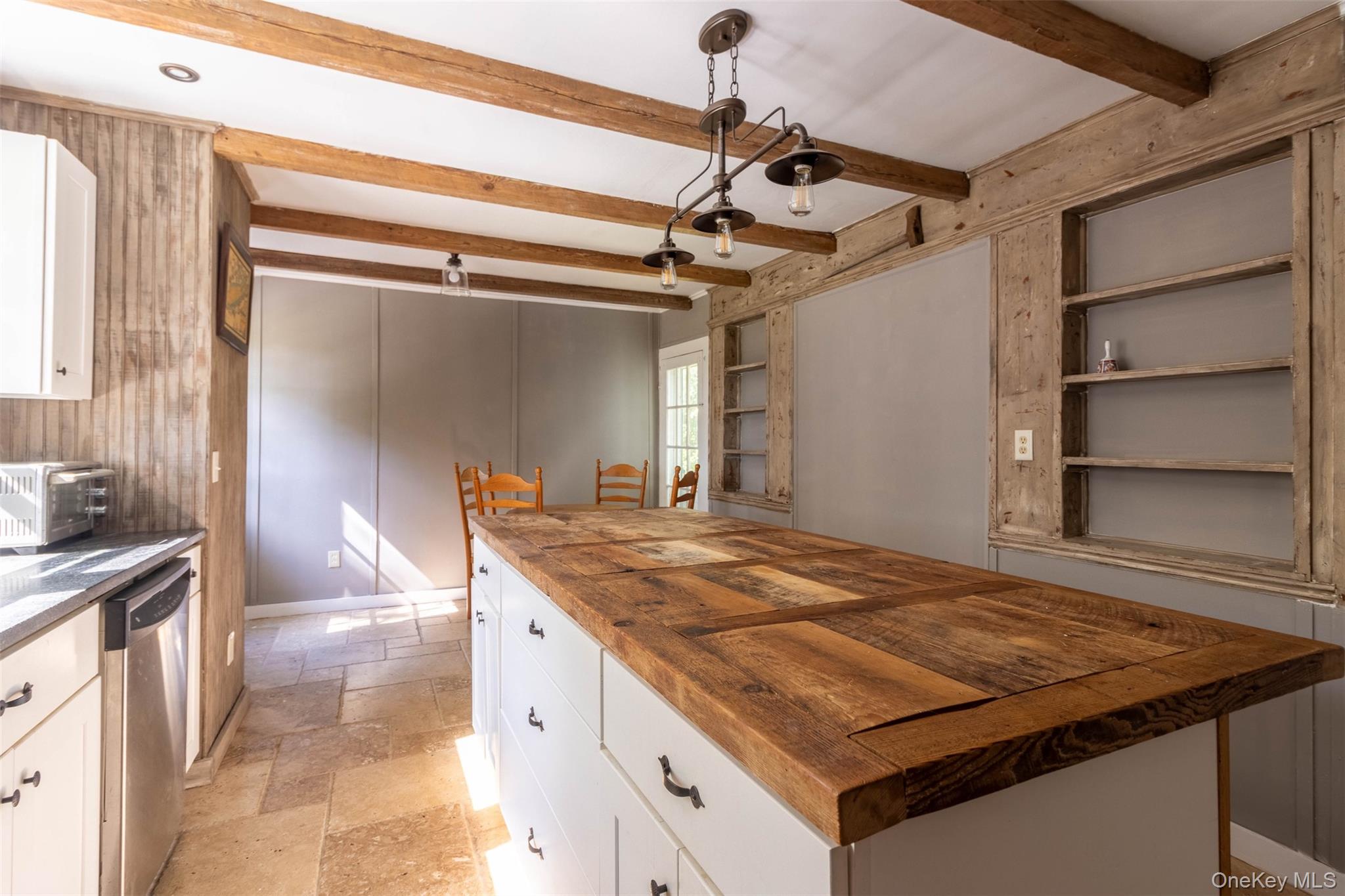 19450 Main Road, Mattituck, NY 11952