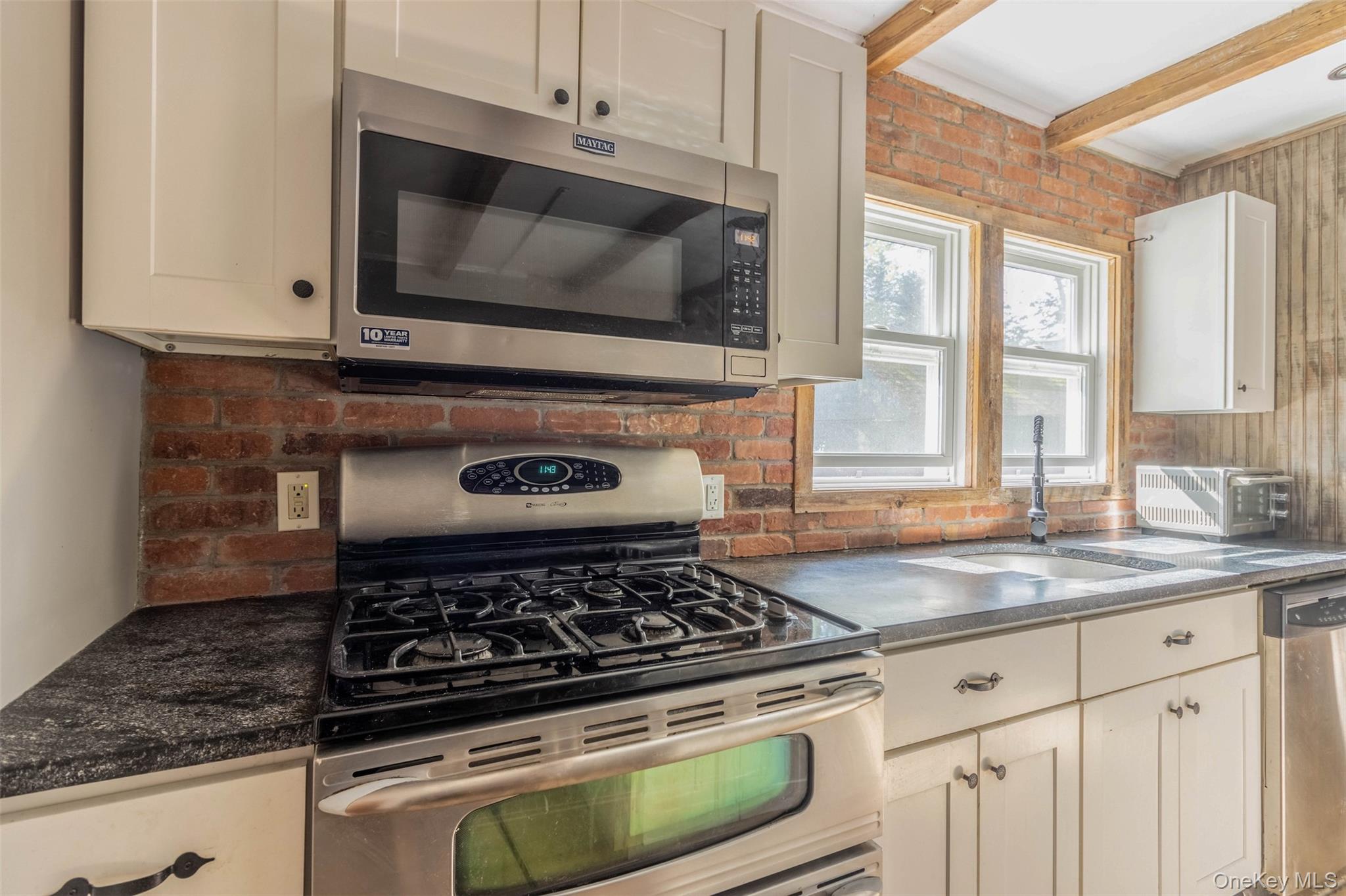 19450 Main Road, Mattituck, NY 11952