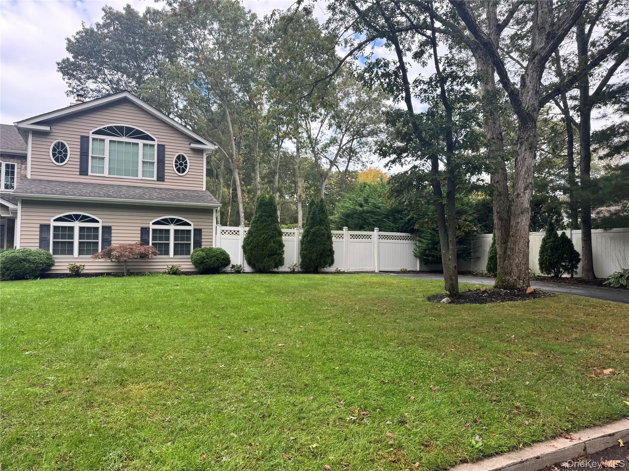 38 Chelsea Drive, Mount Sinai, NY 11766