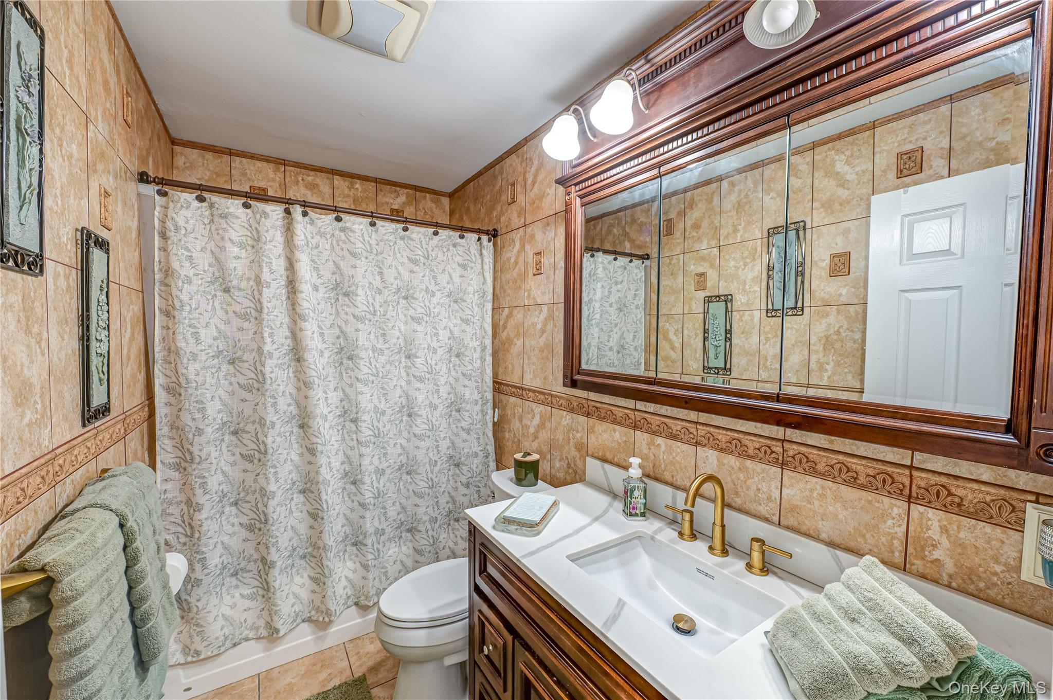 60 White Street, North Babylon, NY 11703