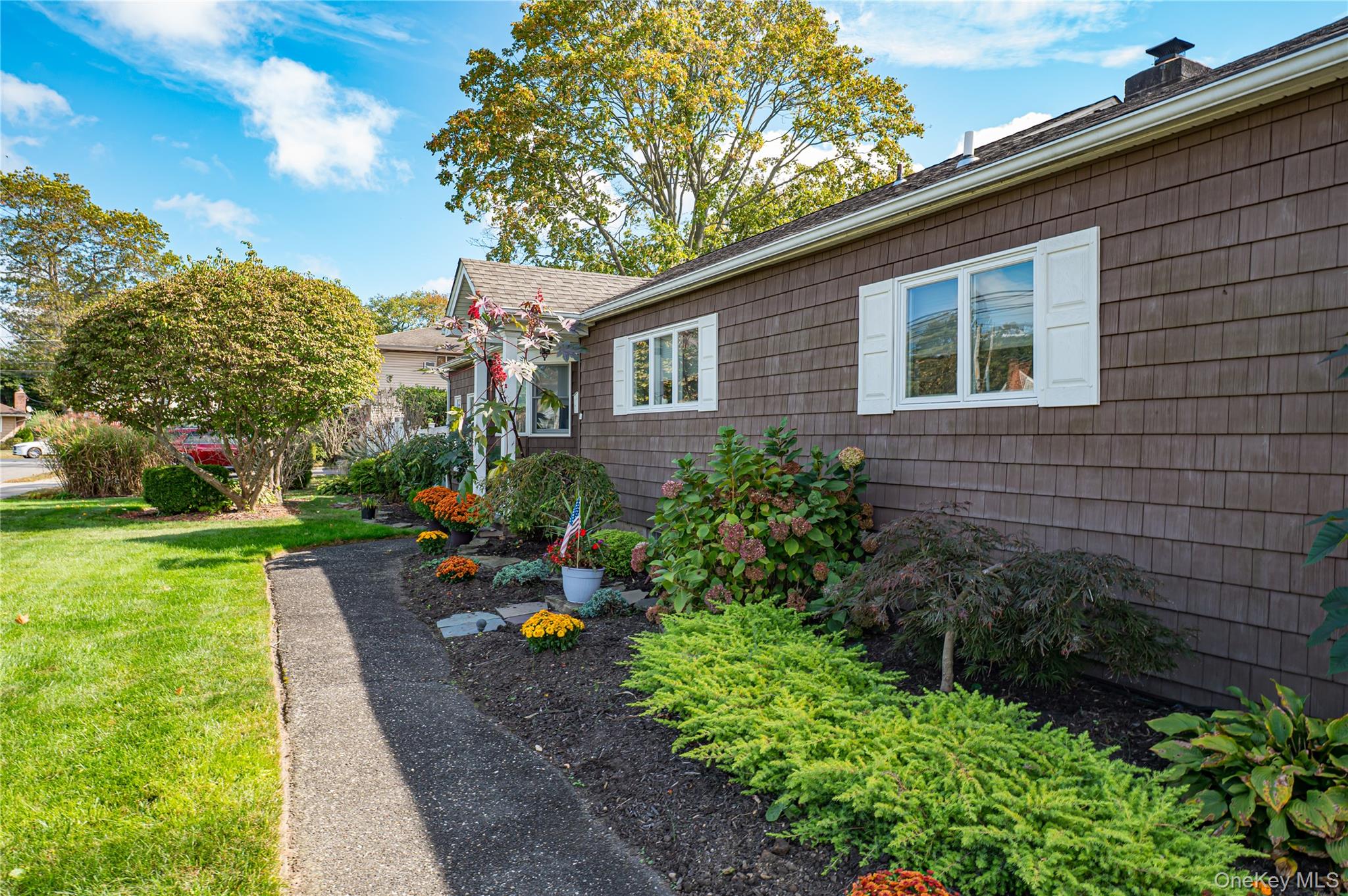 60 White Street, North Babylon, NY 11703