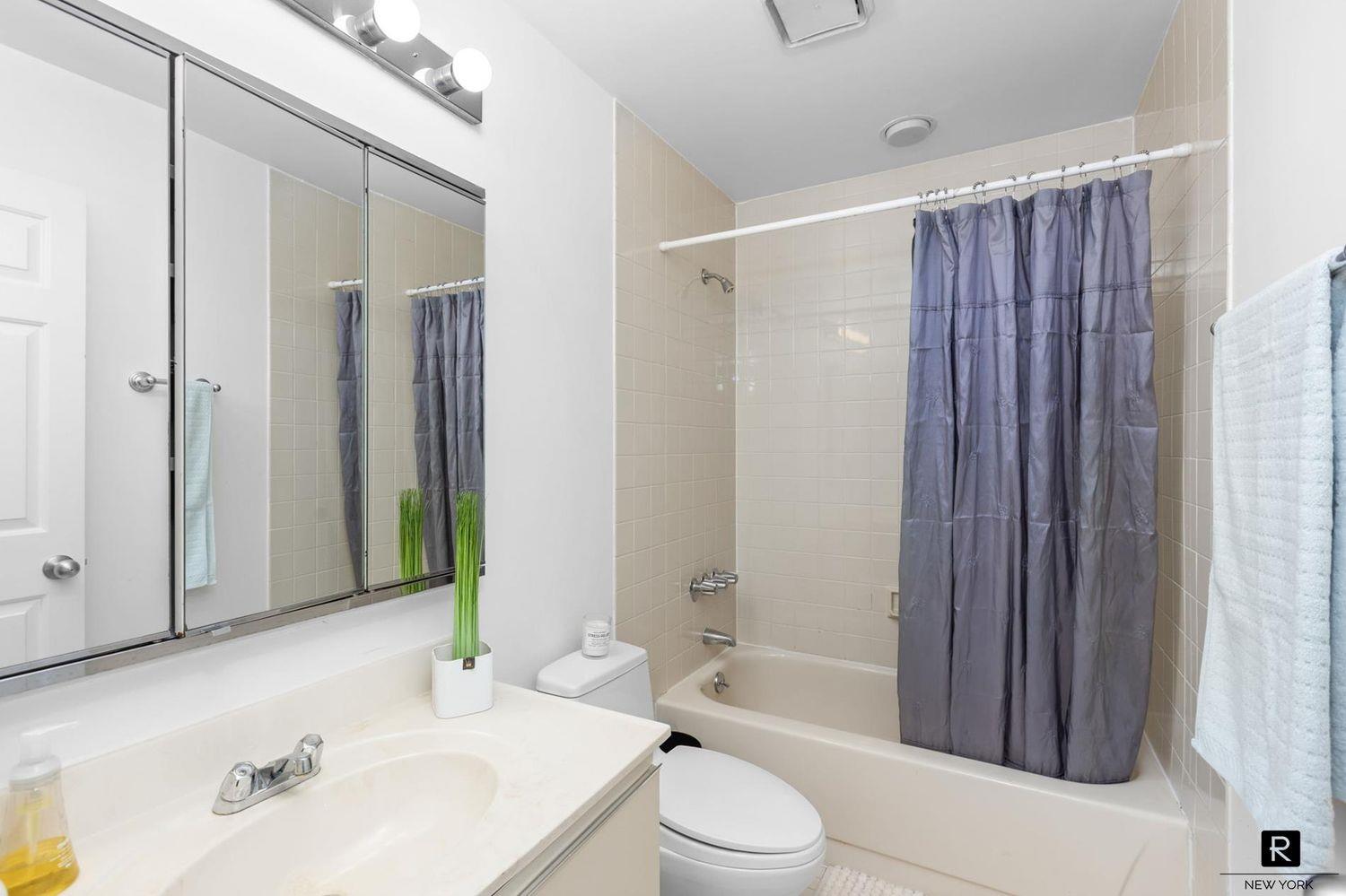 8 Deepwater Way # 63, Bronx, NY 10464