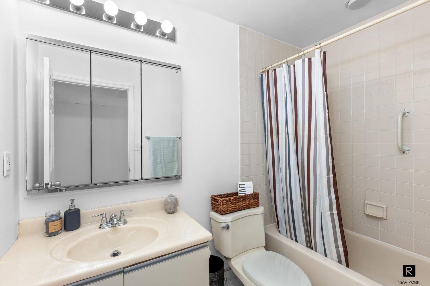 8 Deepwater Way # 63, Bronx, NY 10464