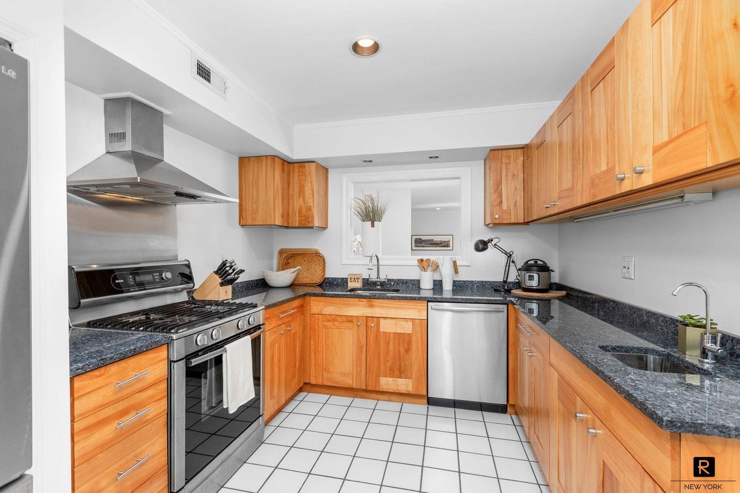 8 Deepwater Way # 63, Bronx, NY 10464