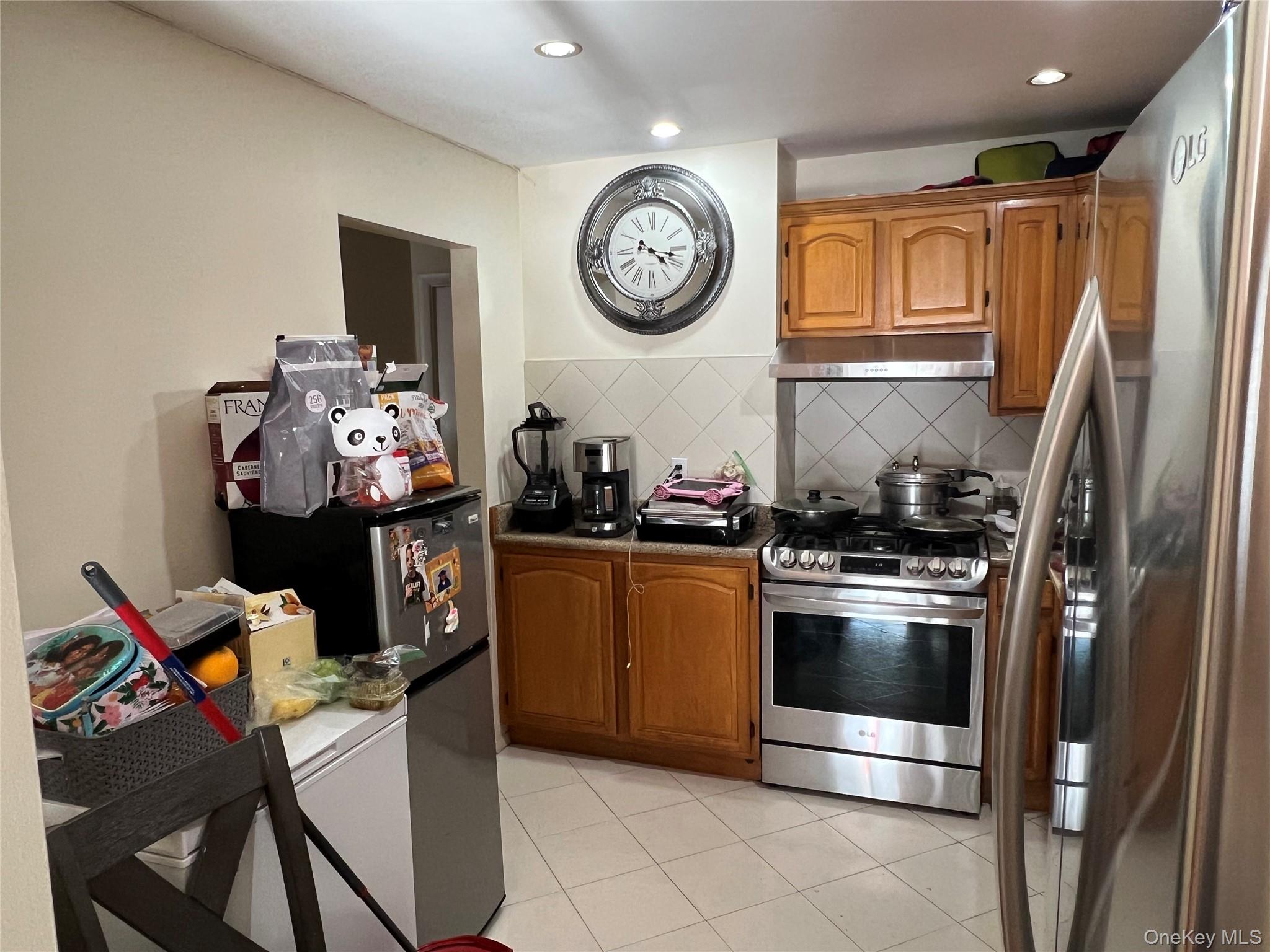 143-27 Roosevelt Avenue, Flushing, NY 11354