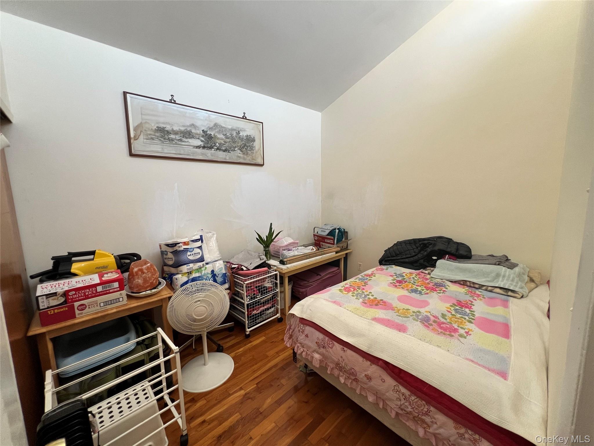 143-27 Roosevelt Avenue, Flushing, NY 11354