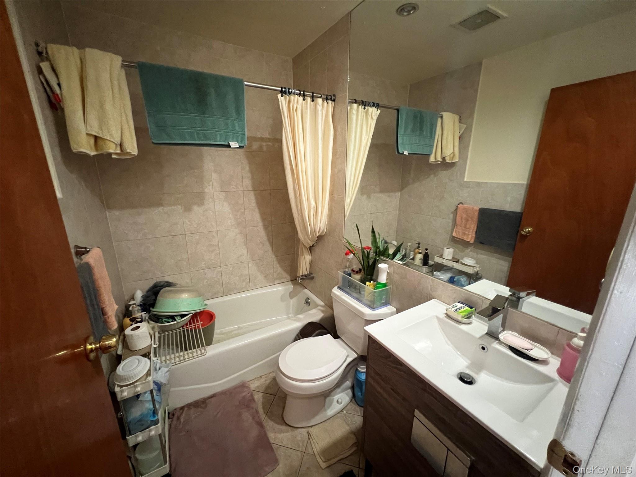 143-27 Roosevelt Avenue, Flushing, NY 11354