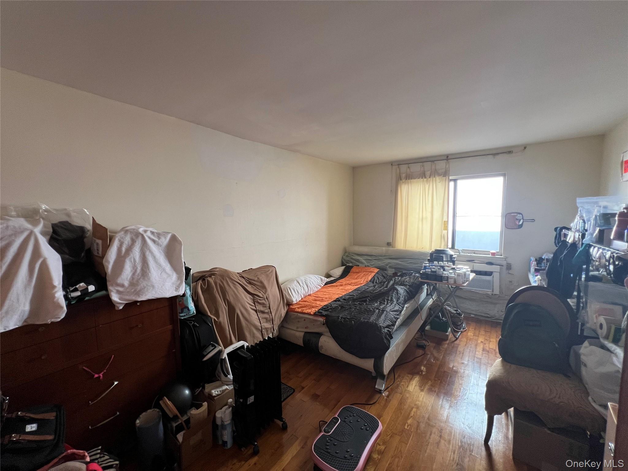 143-27 Roosevelt Avenue, Flushing, NY 11354