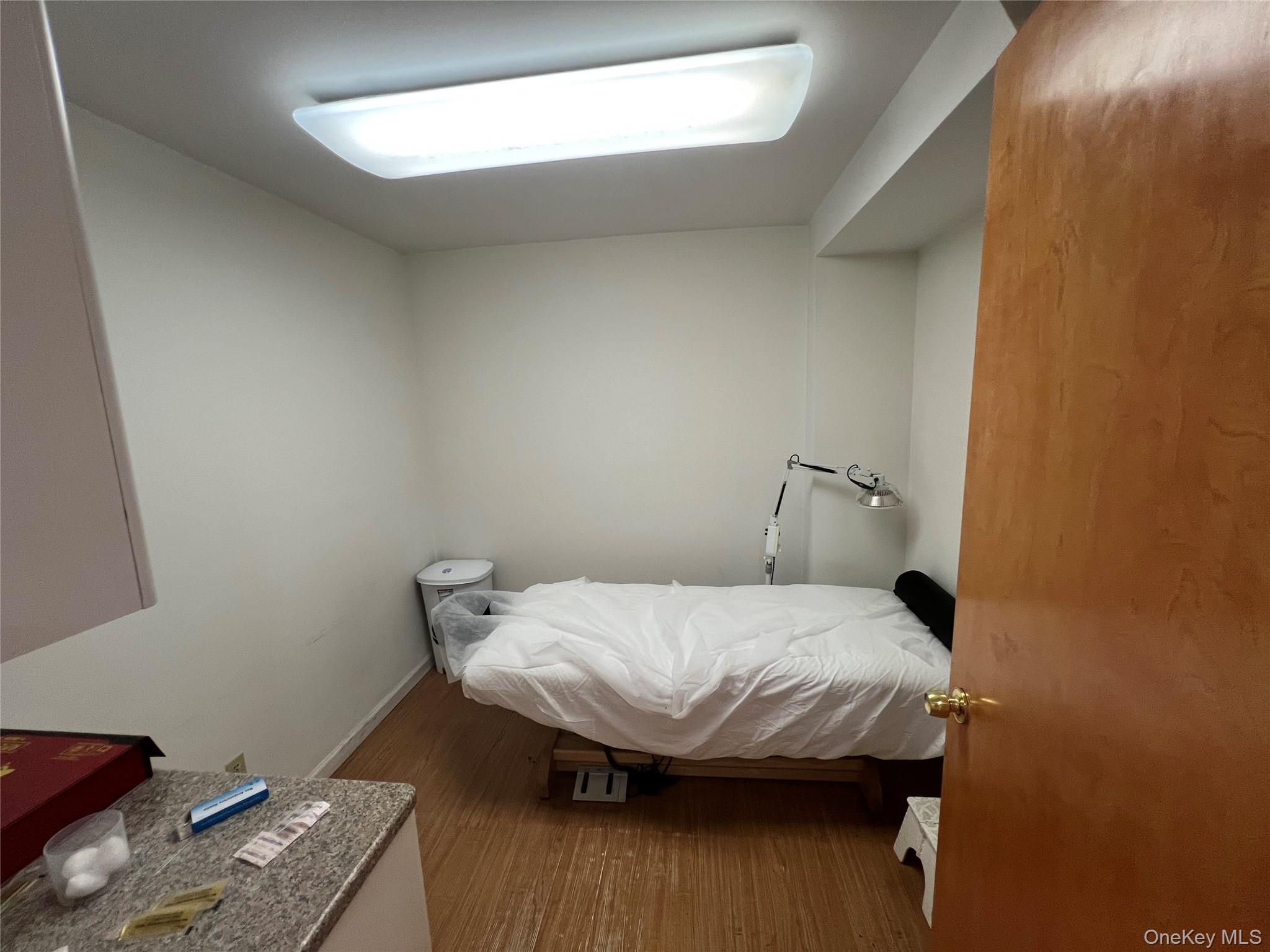 143-27 Roosevelt Avenue, Flushing, NY 11354