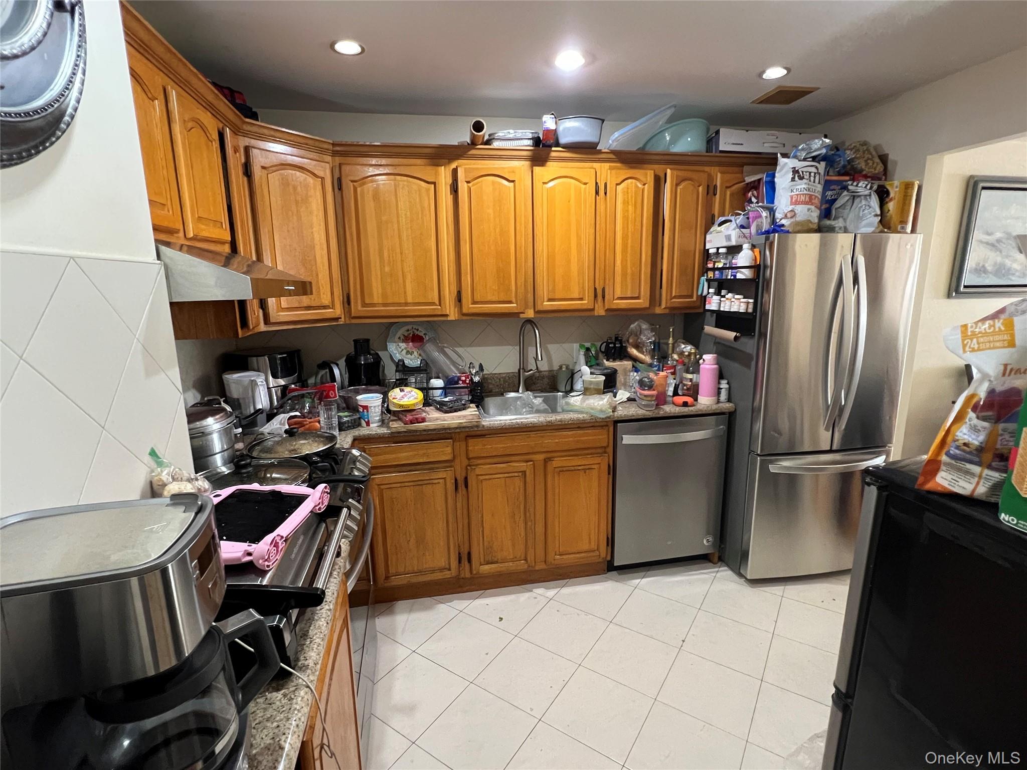 143-27 Roosevelt Avenue, Flushing, NY 11354
