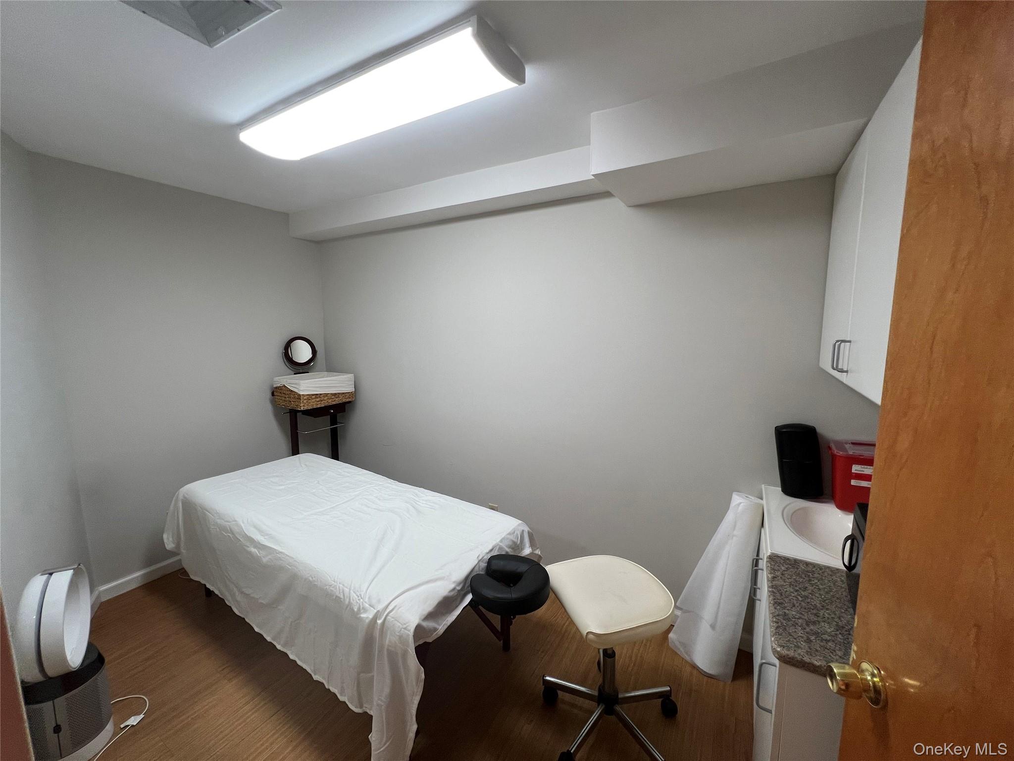 143-27 Roosevelt Avenue, Flushing, NY 11354