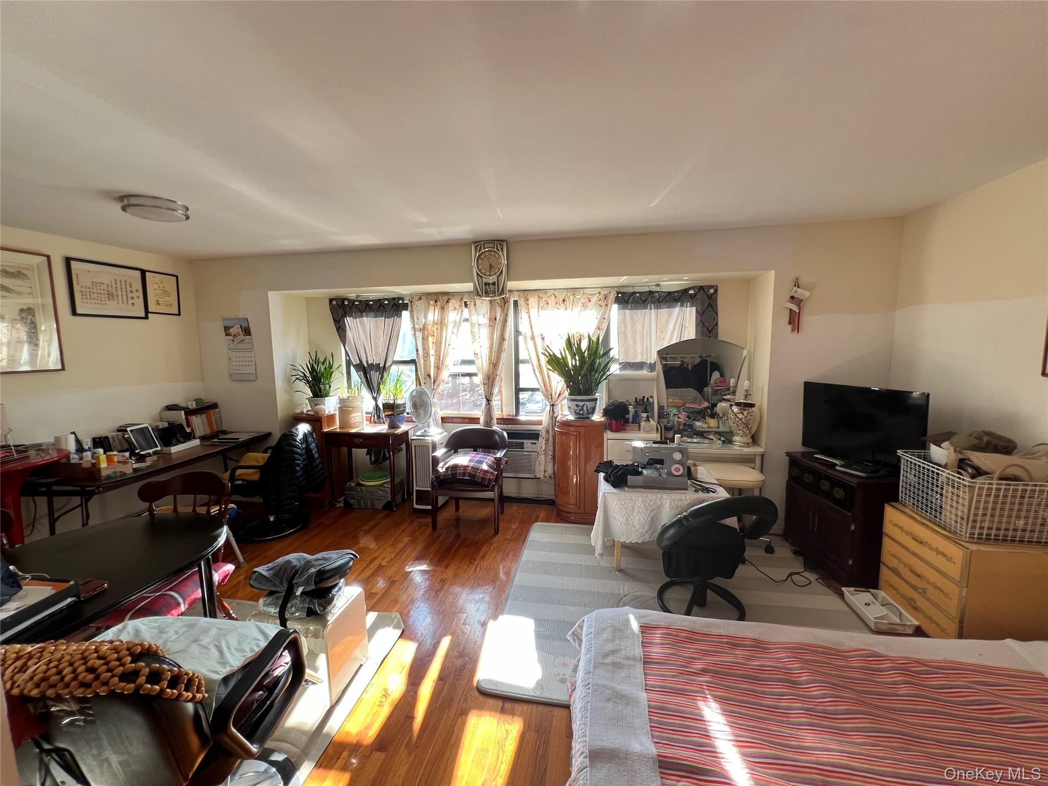 143-27 Roosevelt Avenue, Flushing, NY 11354