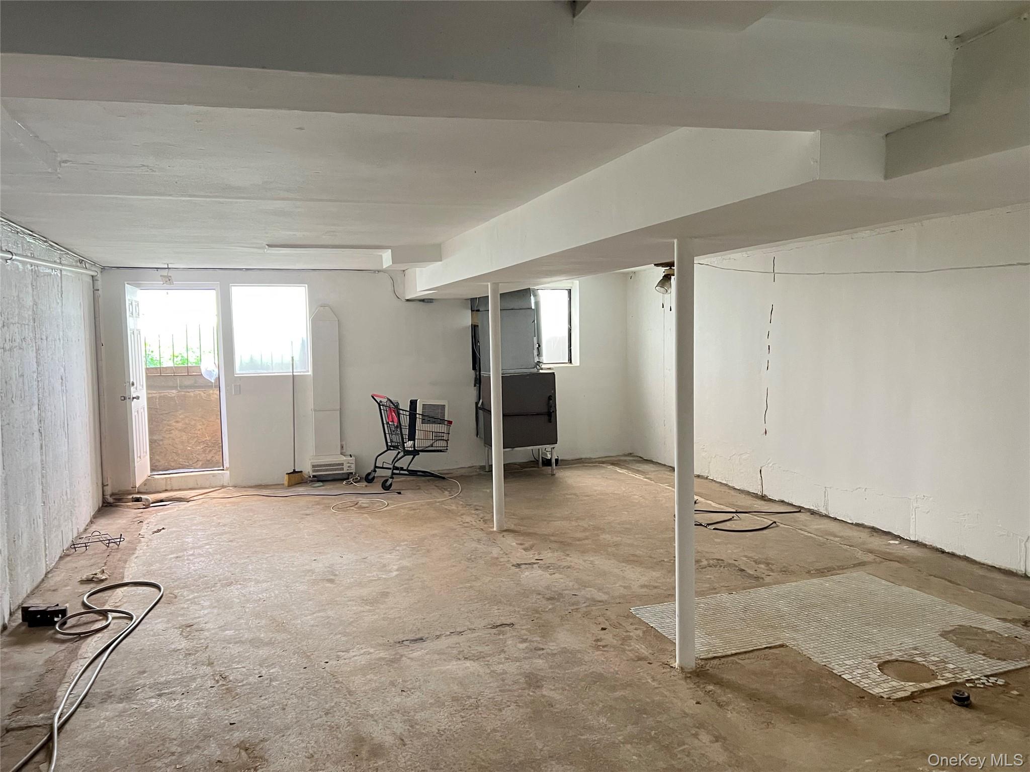 143-27 Roosevelt Avenue, Flushing, NY 11354