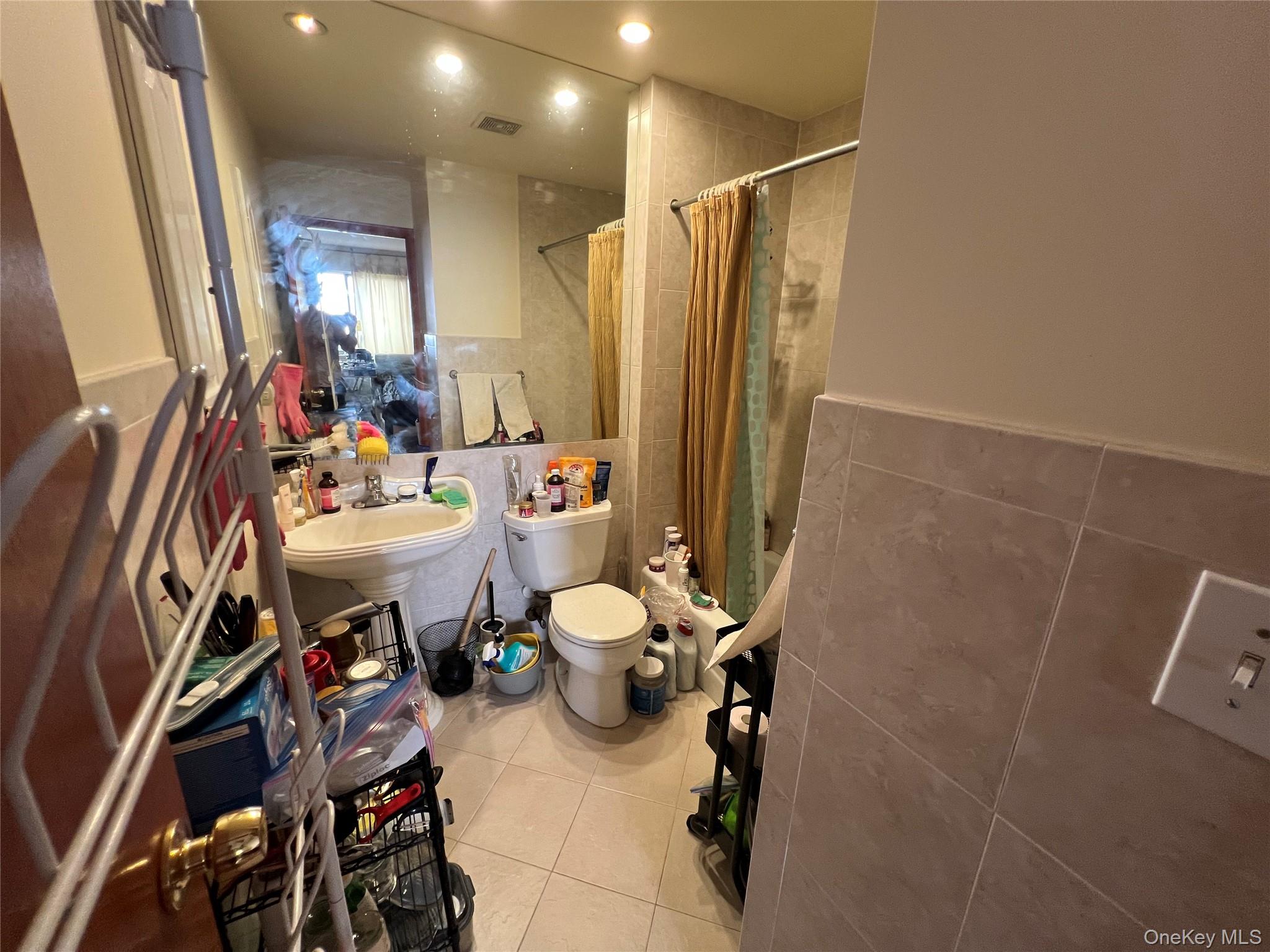 143-27 Roosevelt Avenue, Flushing, NY 11354