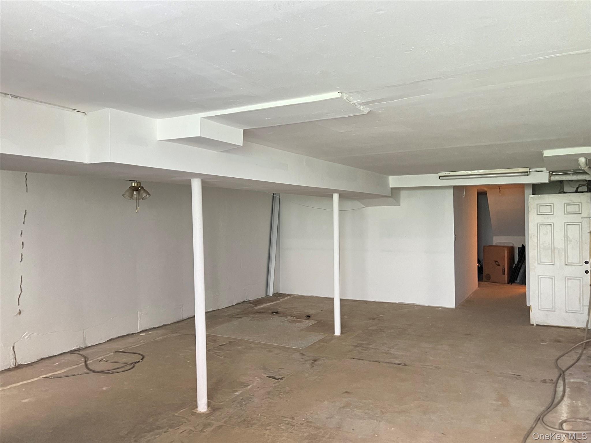 143-27 Roosevelt Avenue, Flushing, NY 11354