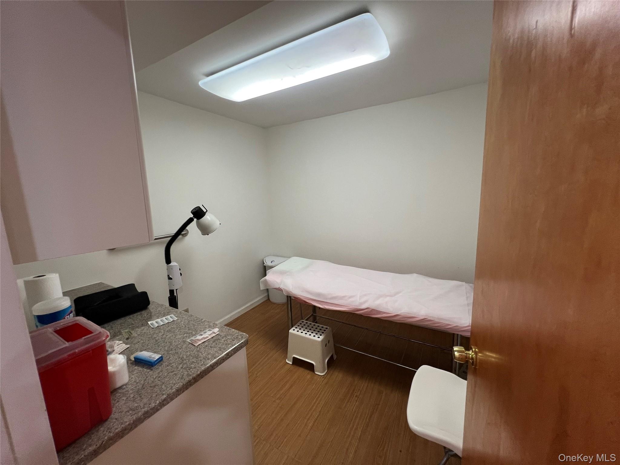 143-27 Roosevelt Avenue, Flushing, NY 11354