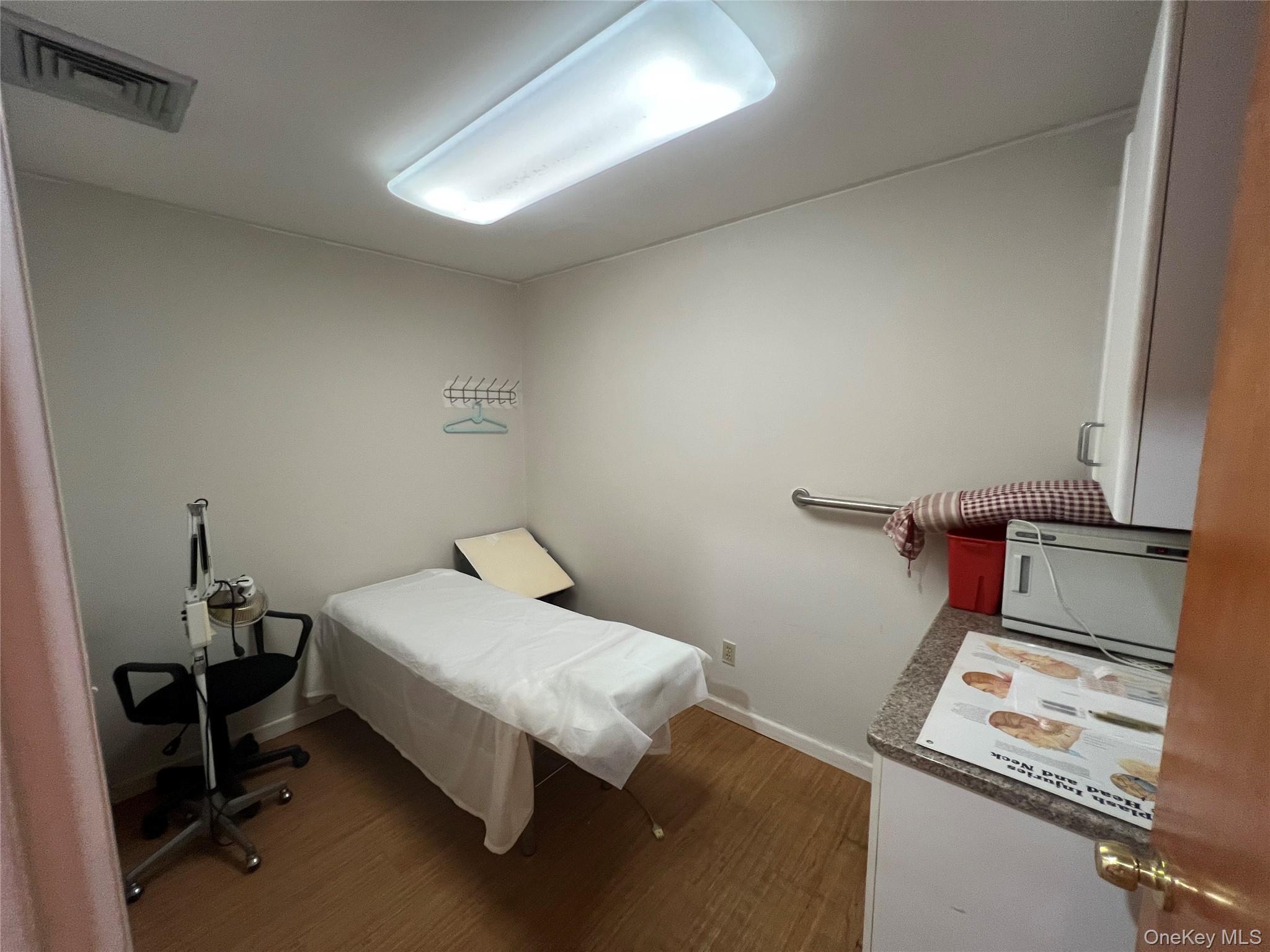 143-27 Roosevelt Avenue, Flushing, NY 11354