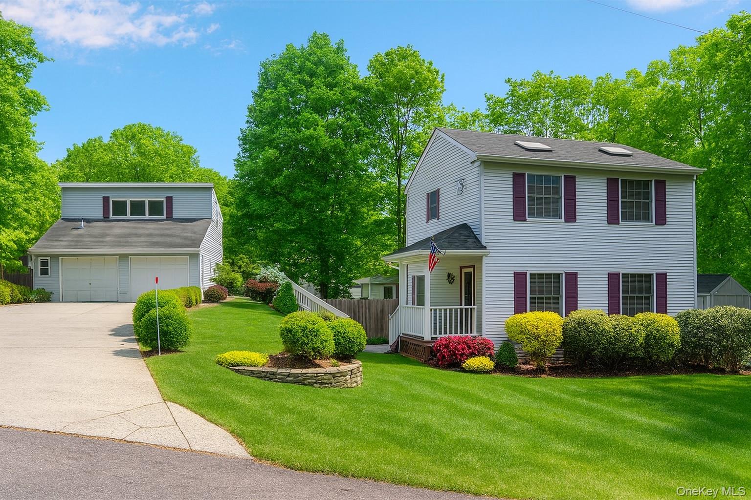 6 Maple Road, Rocky Point, NY 11778