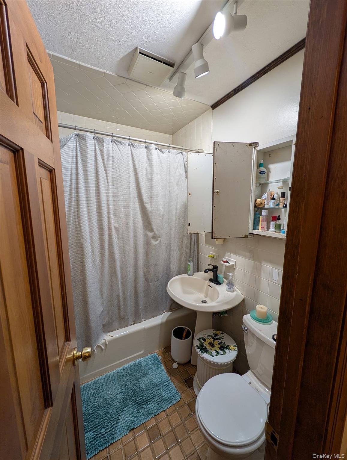 57 Hiawatha Drive, Brightwaters, NY 11718