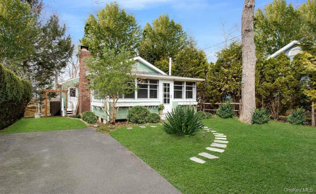 5875 Peconic Bay Boulevard, Laurel, NY 11948