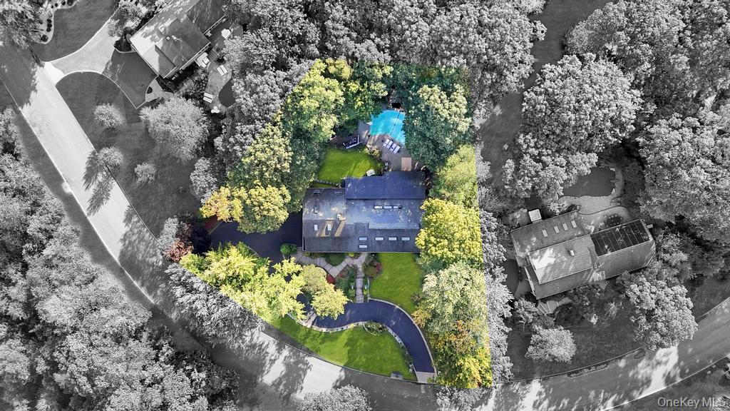 30 Fox Hollow Ridings Road, Northport, NY 11768